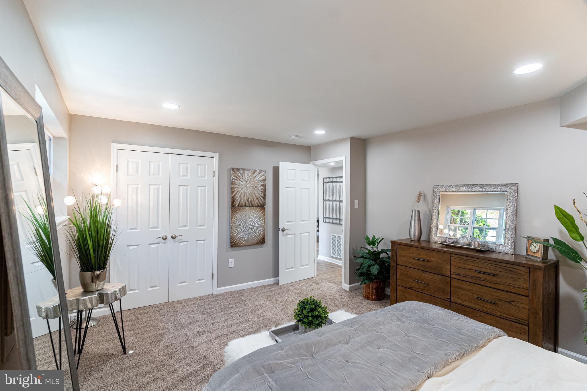 ARBORY CONDOS - Residential