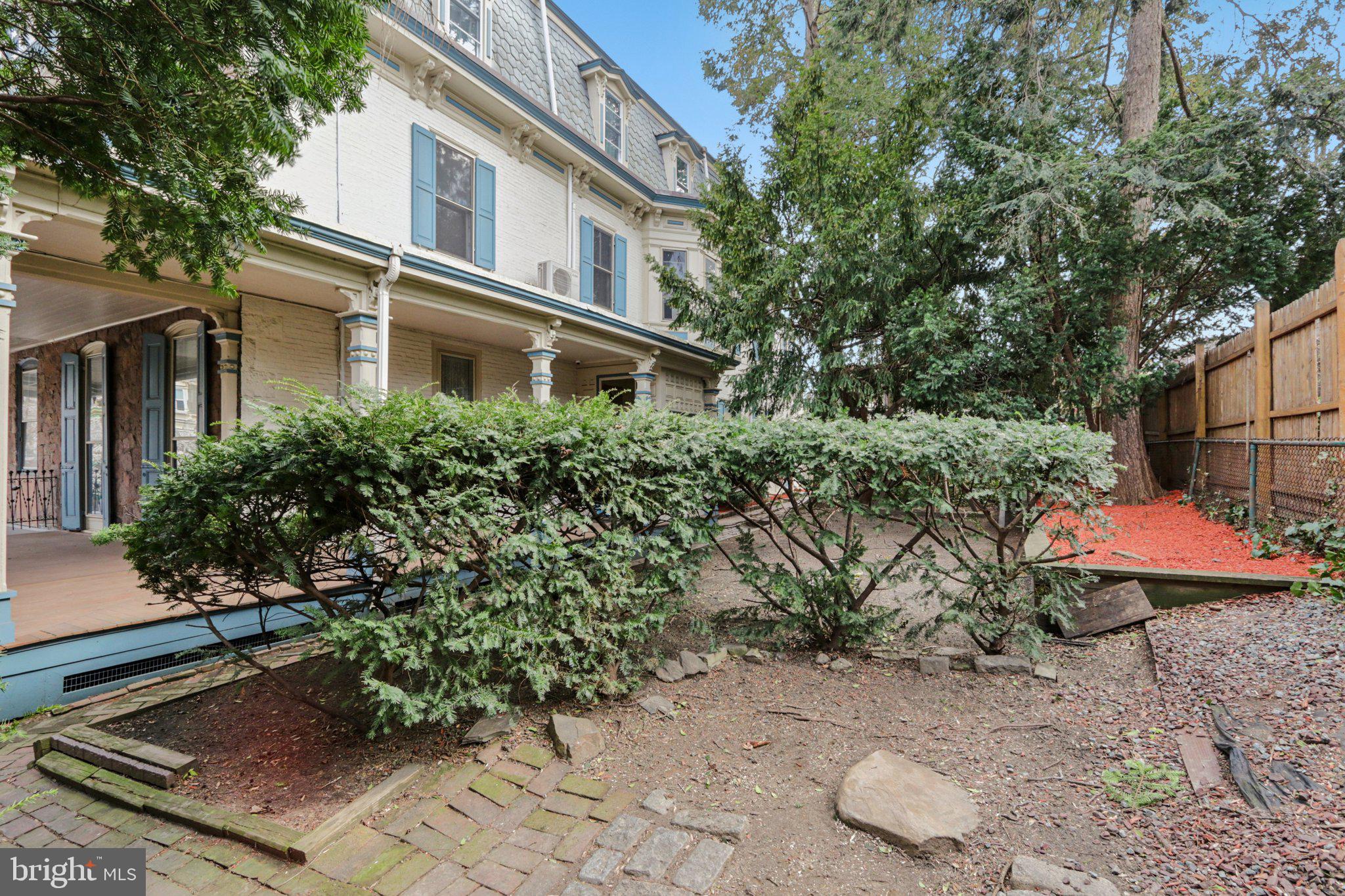 UNIVERSITY CITY - Residential