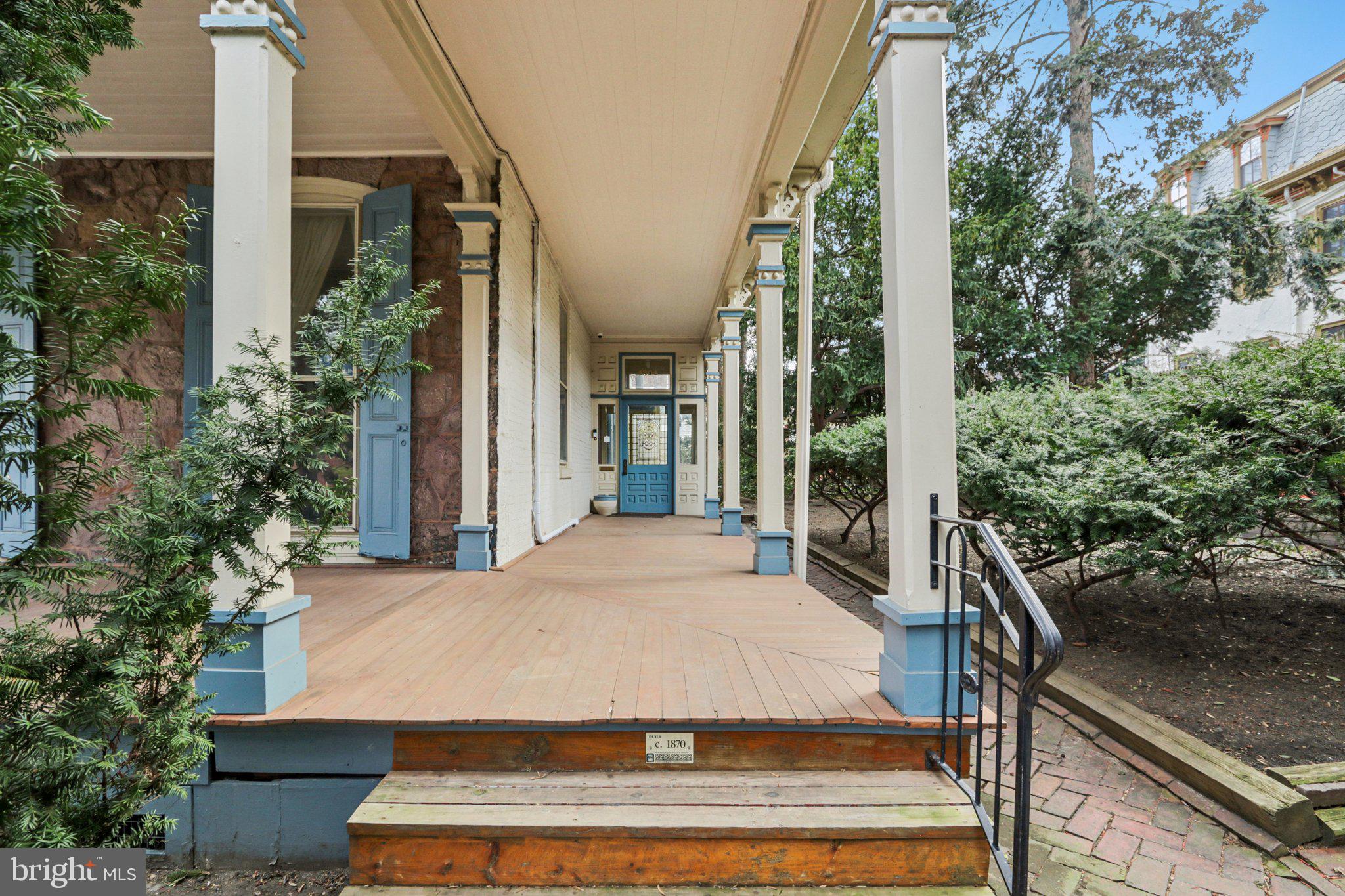 UNIVERSITY CITY - Residential