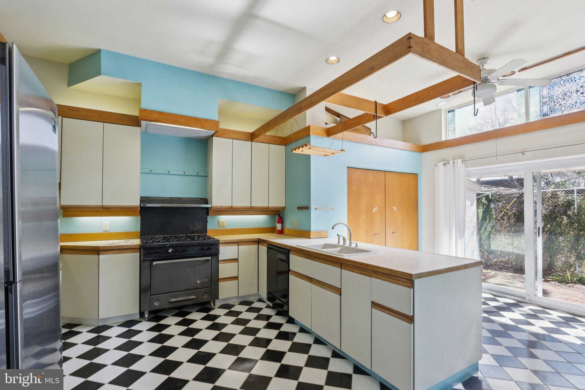 UNIVERSITY CITY - Residential