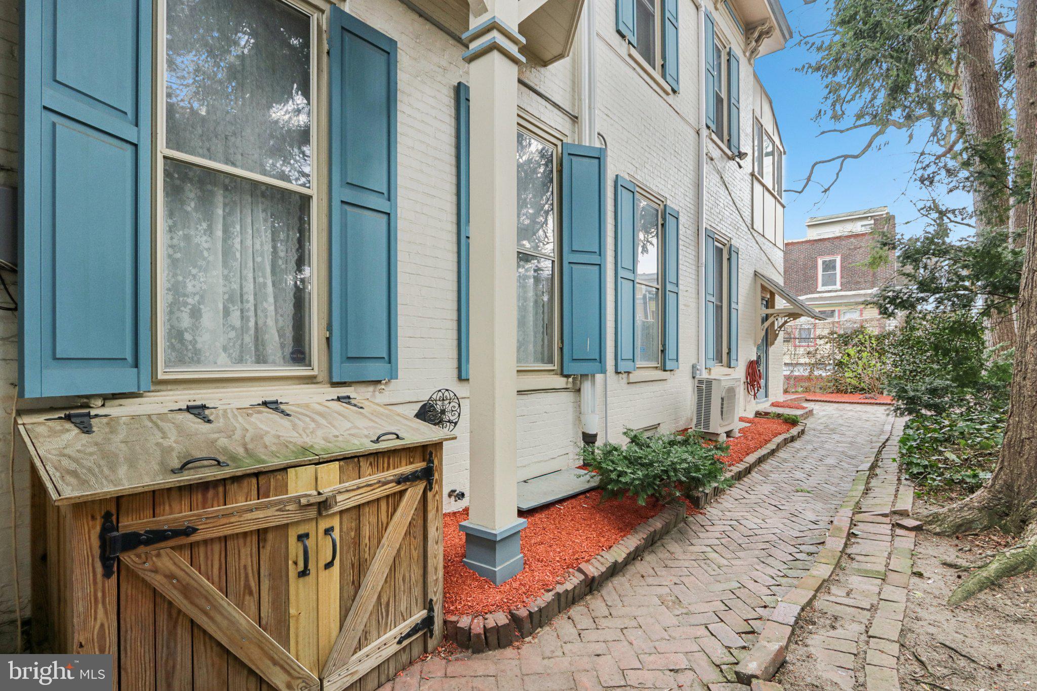 UNIVERSITY CITY - Residential