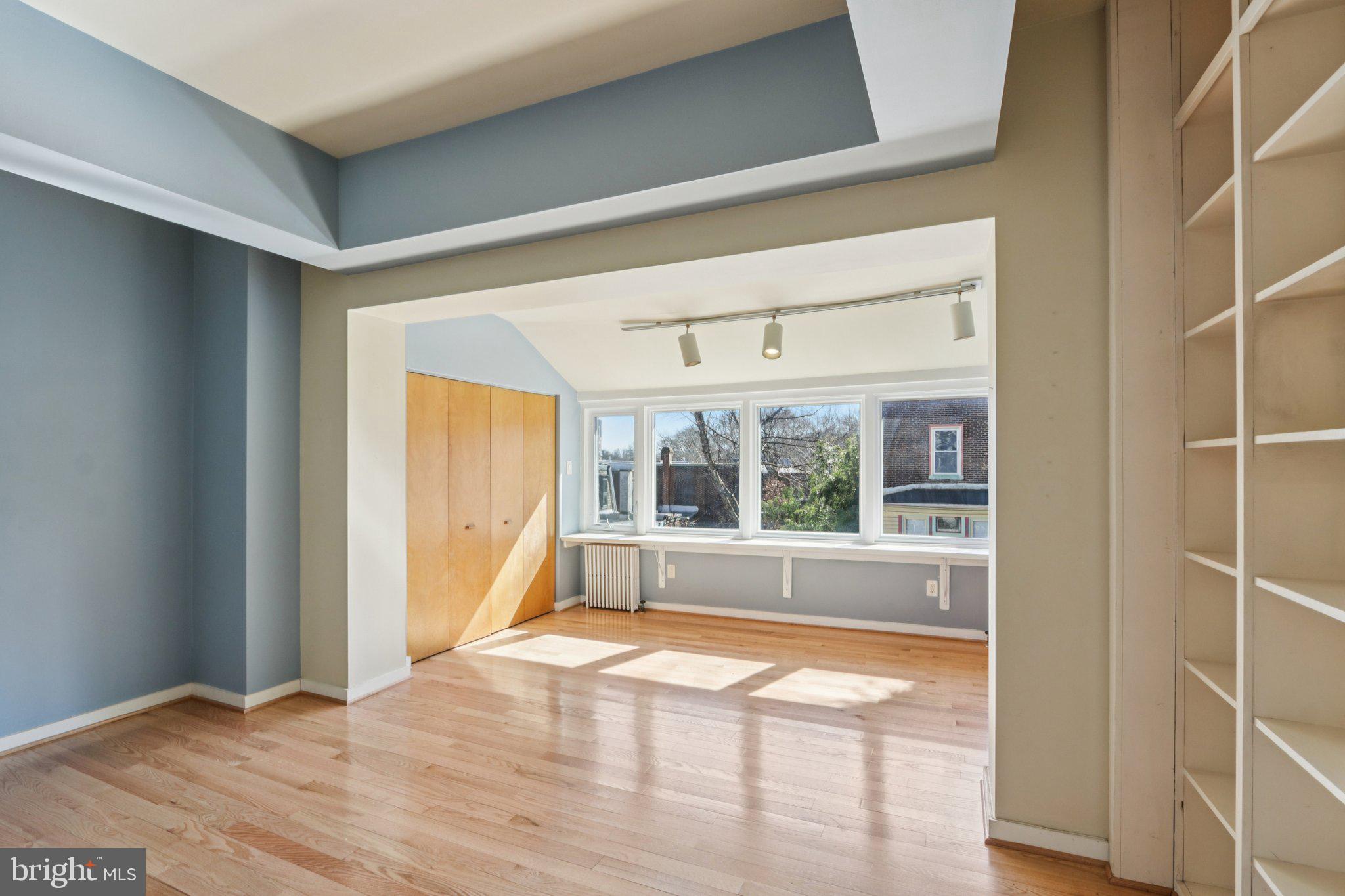 UNIVERSITY CITY - Residential