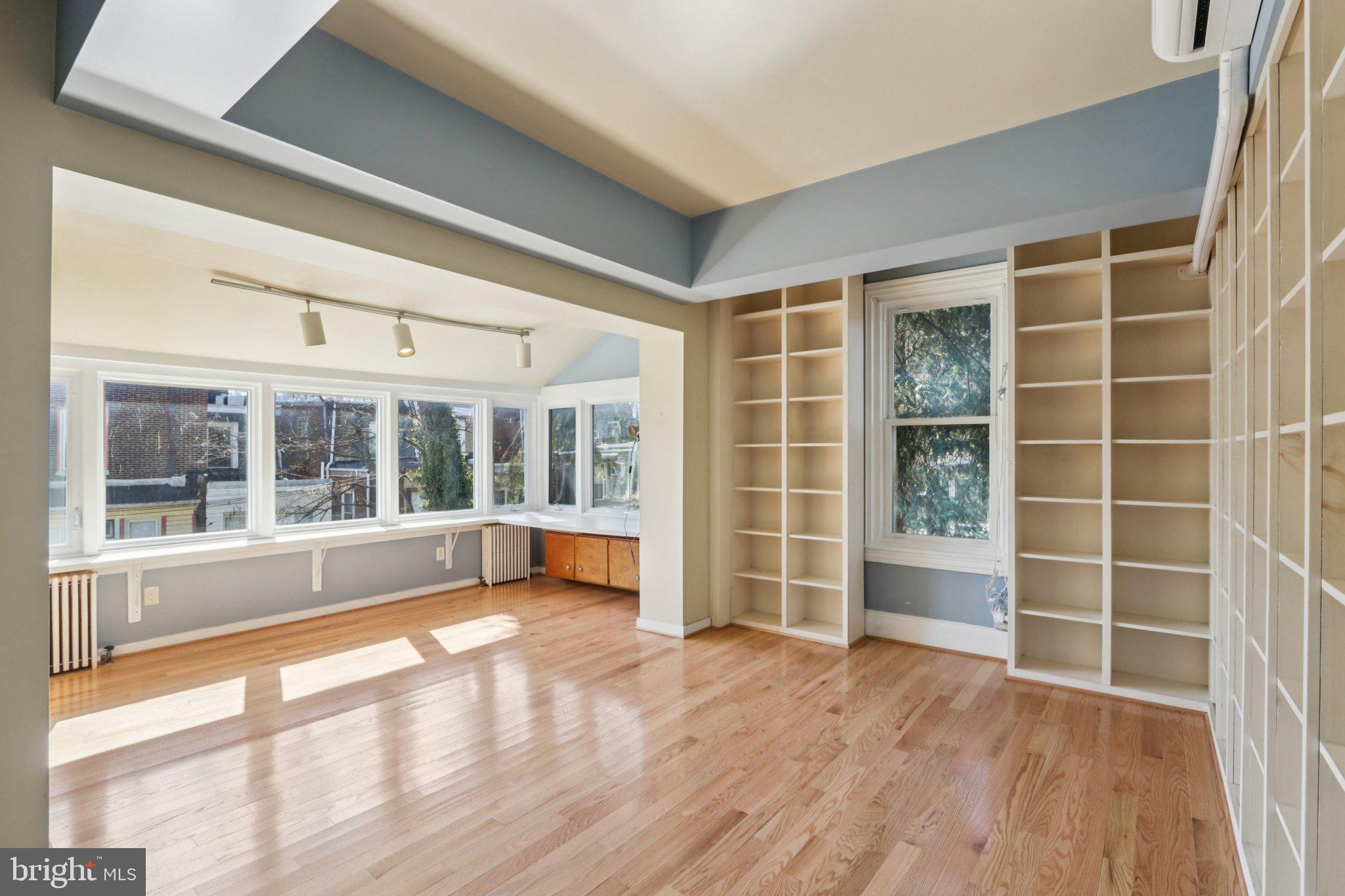 UNIVERSITY CITY - Residential