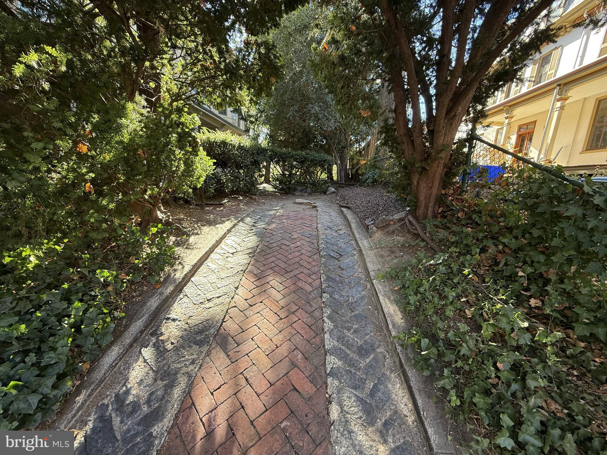 UNIVERSITY CITY - Residential