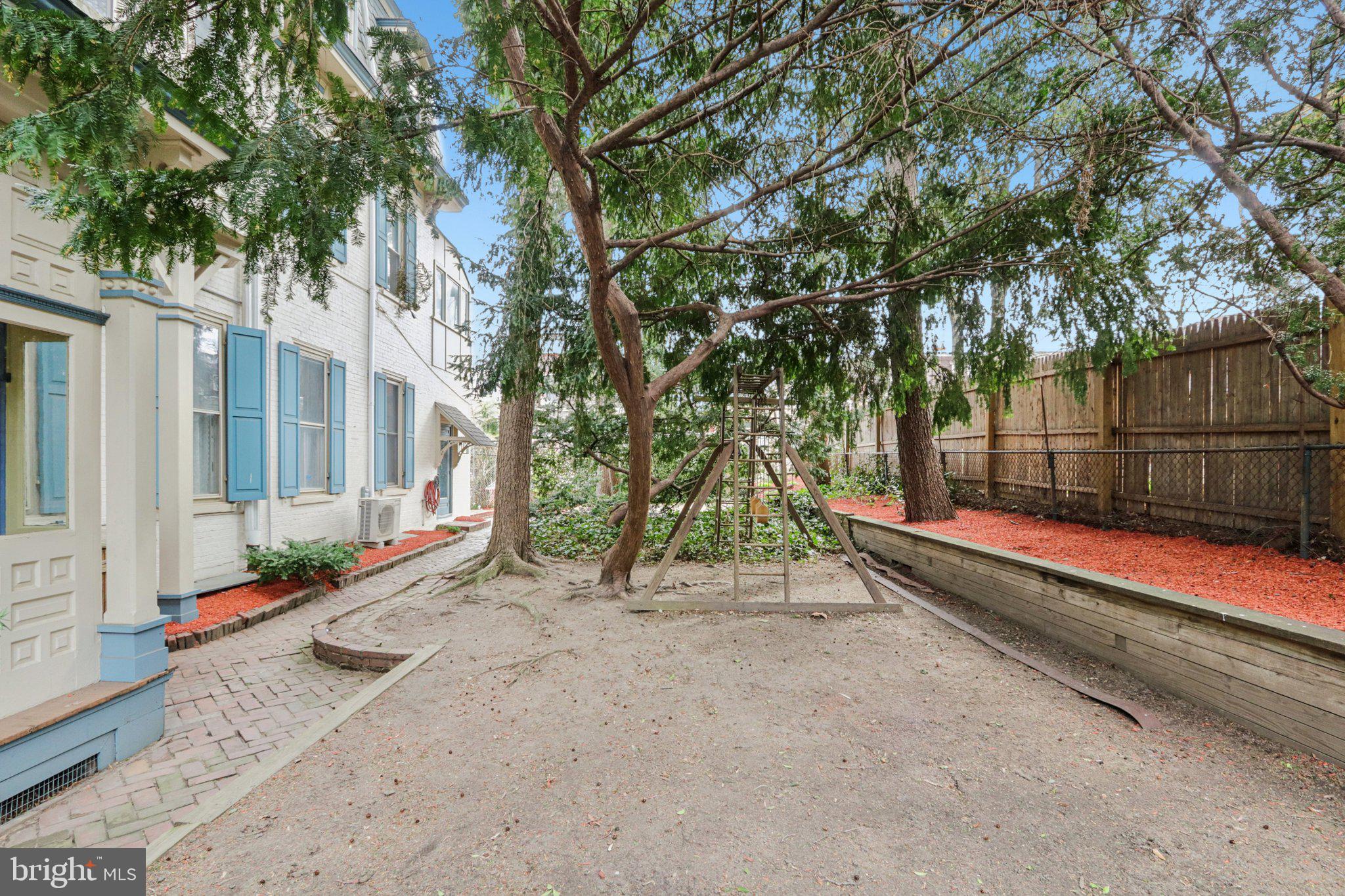 UNIVERSITY CITY - Residential