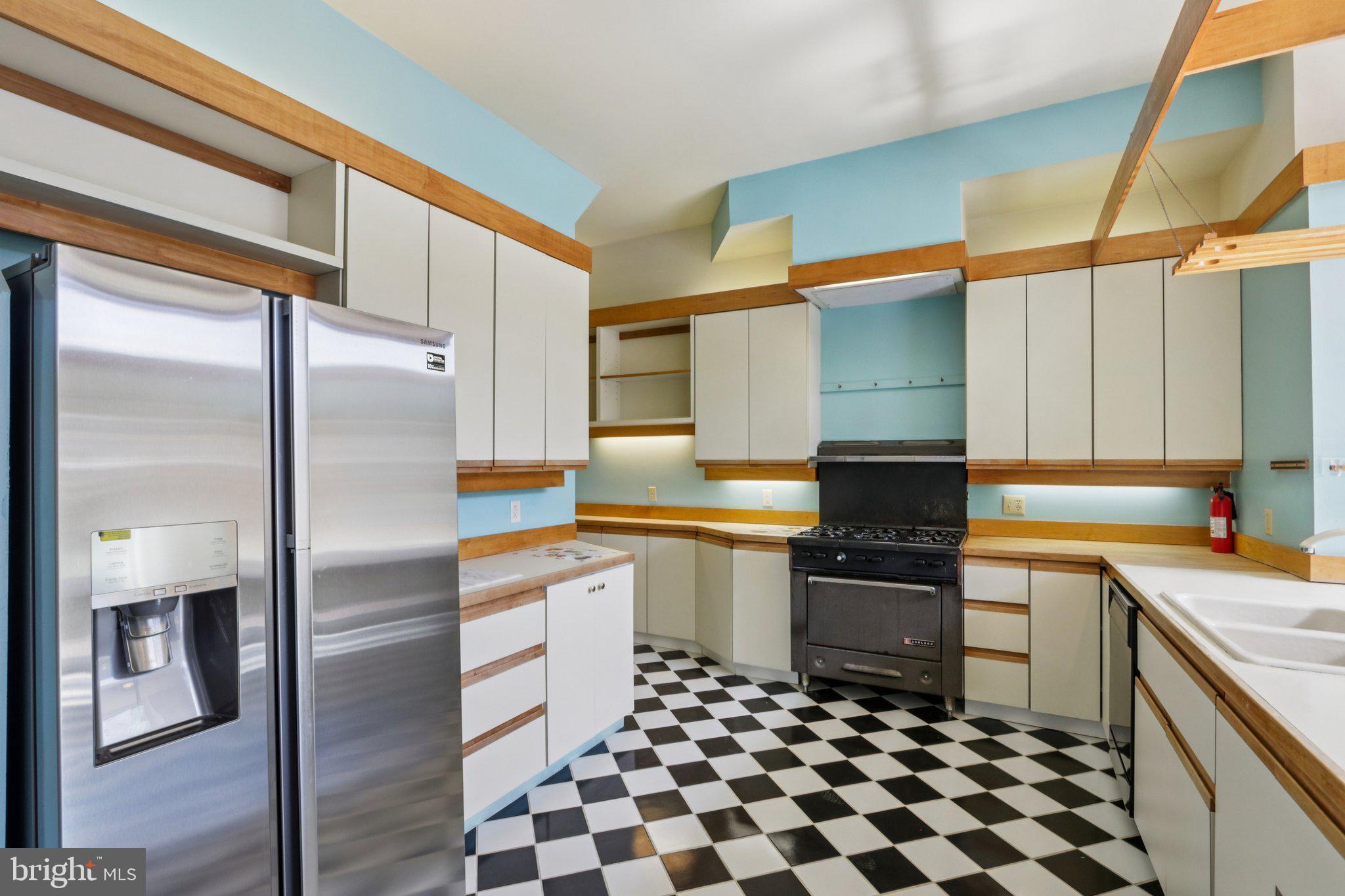 UNIVERSITY CITY - Residential