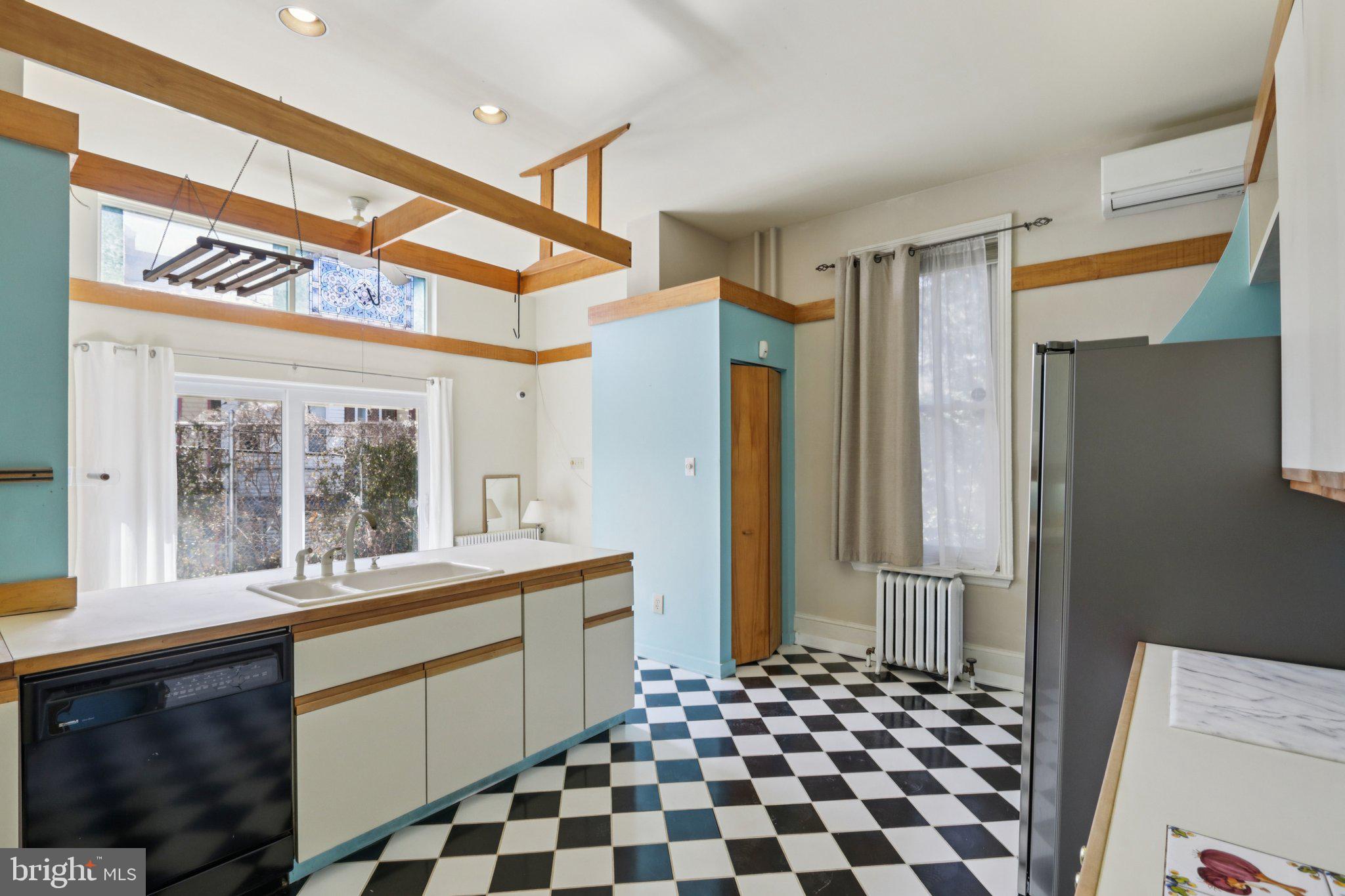 UNIVERSITY CITY - Residential