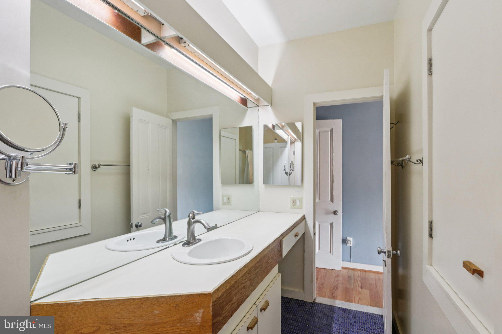 UNIVERSITY CITY - Residential