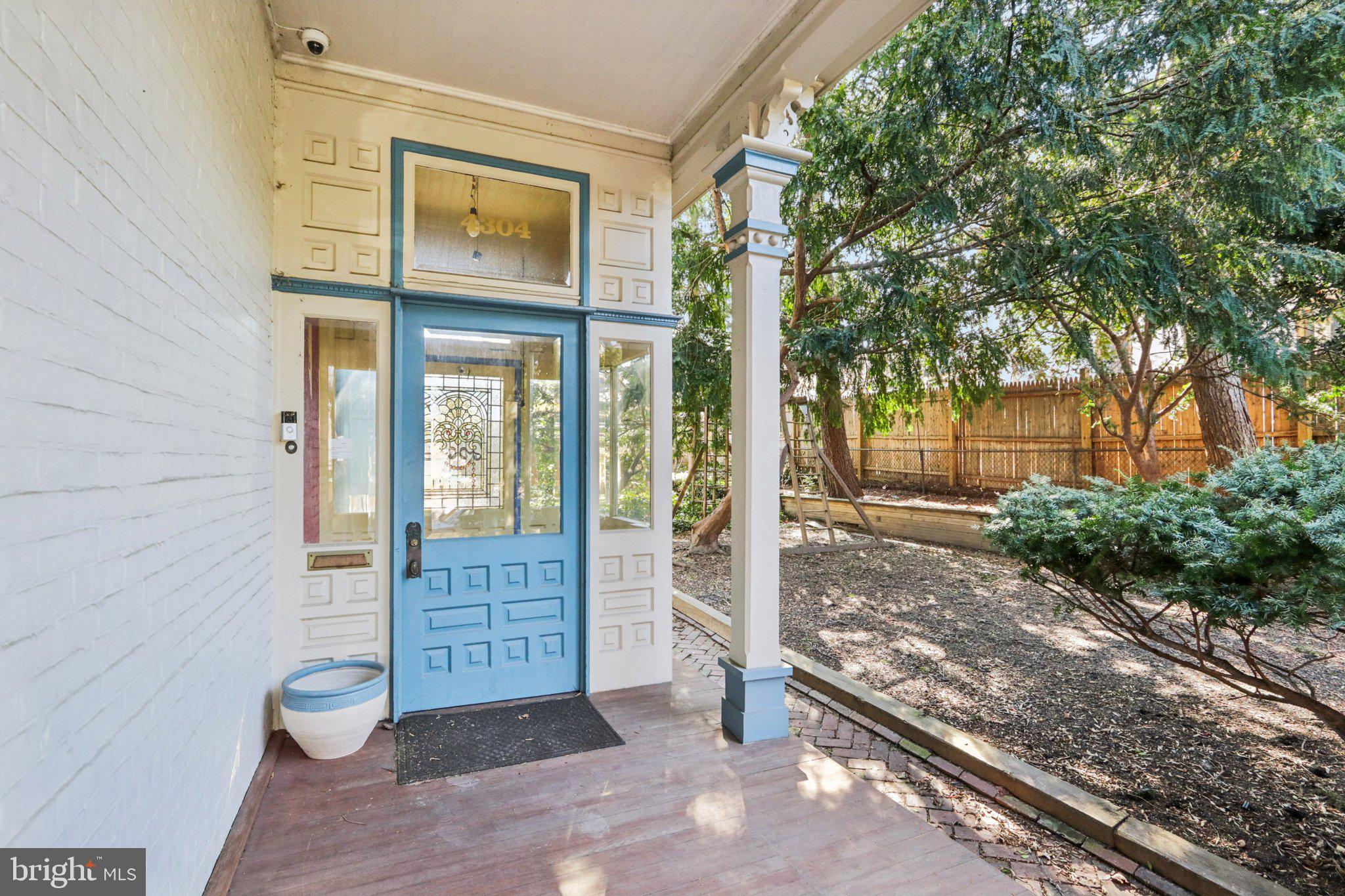 UNIVERSITY CITY - Residential