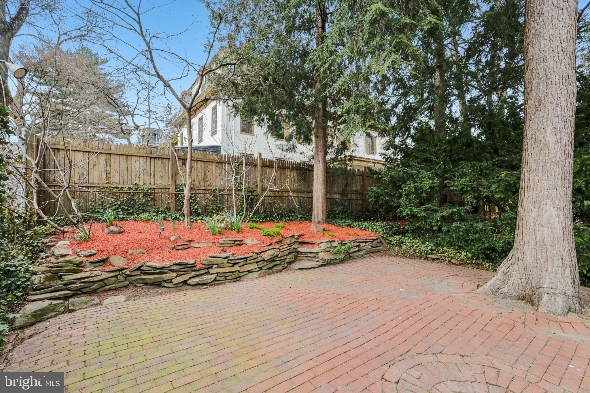 UNIVERSITY CITY - Residential