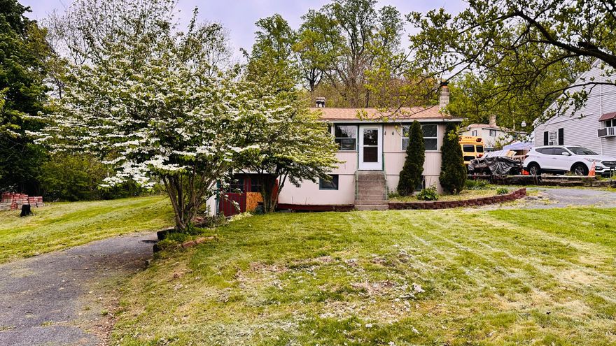 This is a must-see Investor Special! What makes this a great investment? 
+ Location 
+ Large lot on a no outlet road.  
+ Floorplan 
+ Sunroom 
This 3 bed, 1 bath, with 1 car garage has a floorplan that makes it feel larger than it is. Our favorite room is the massive sunroom that runs the entire width of the house and overlooks the white dogwood trees.  The house needs a good deal of TLC but is small enough to fit most investors budget for the condition.  Priced to sell.