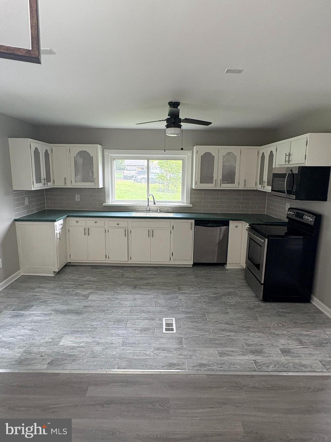 HENLEY'S PARK - Residential