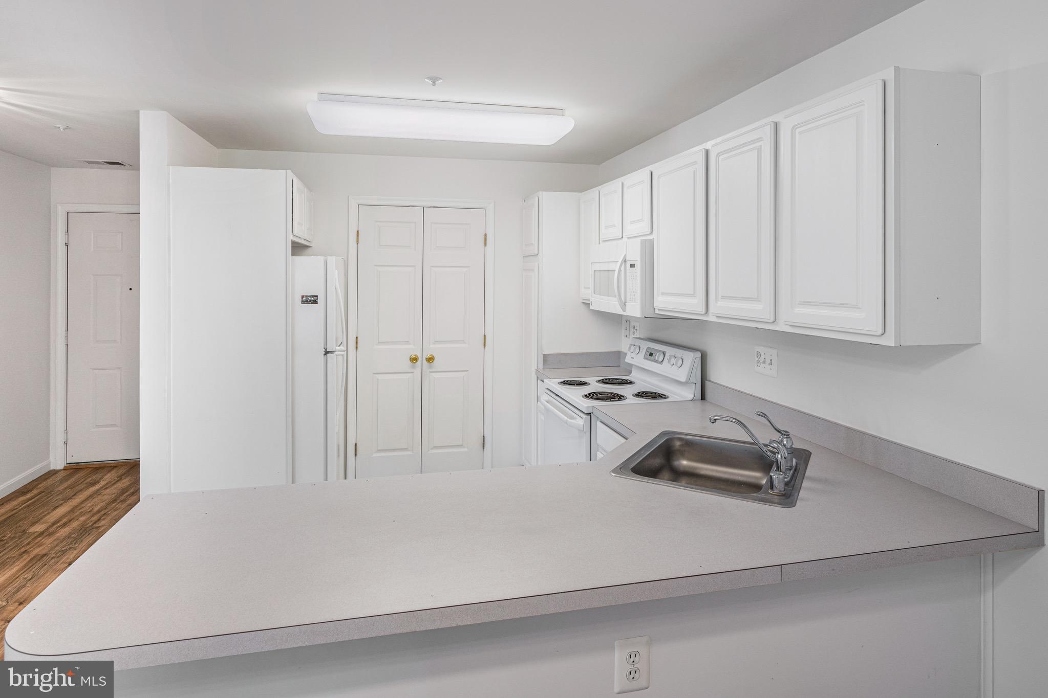 WINIFRED MANOR - Residential