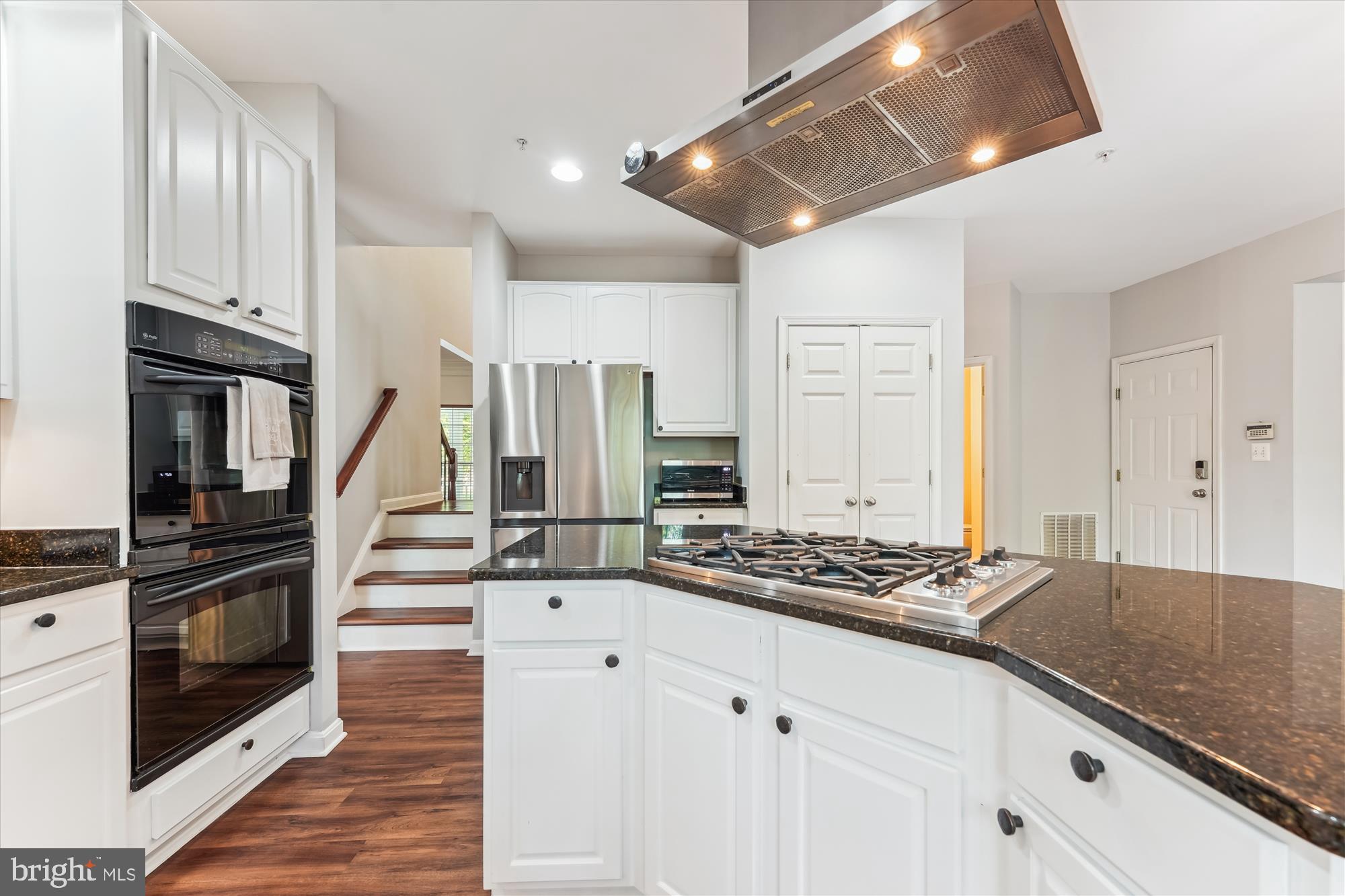 TANTALLON SQUARE - Residential