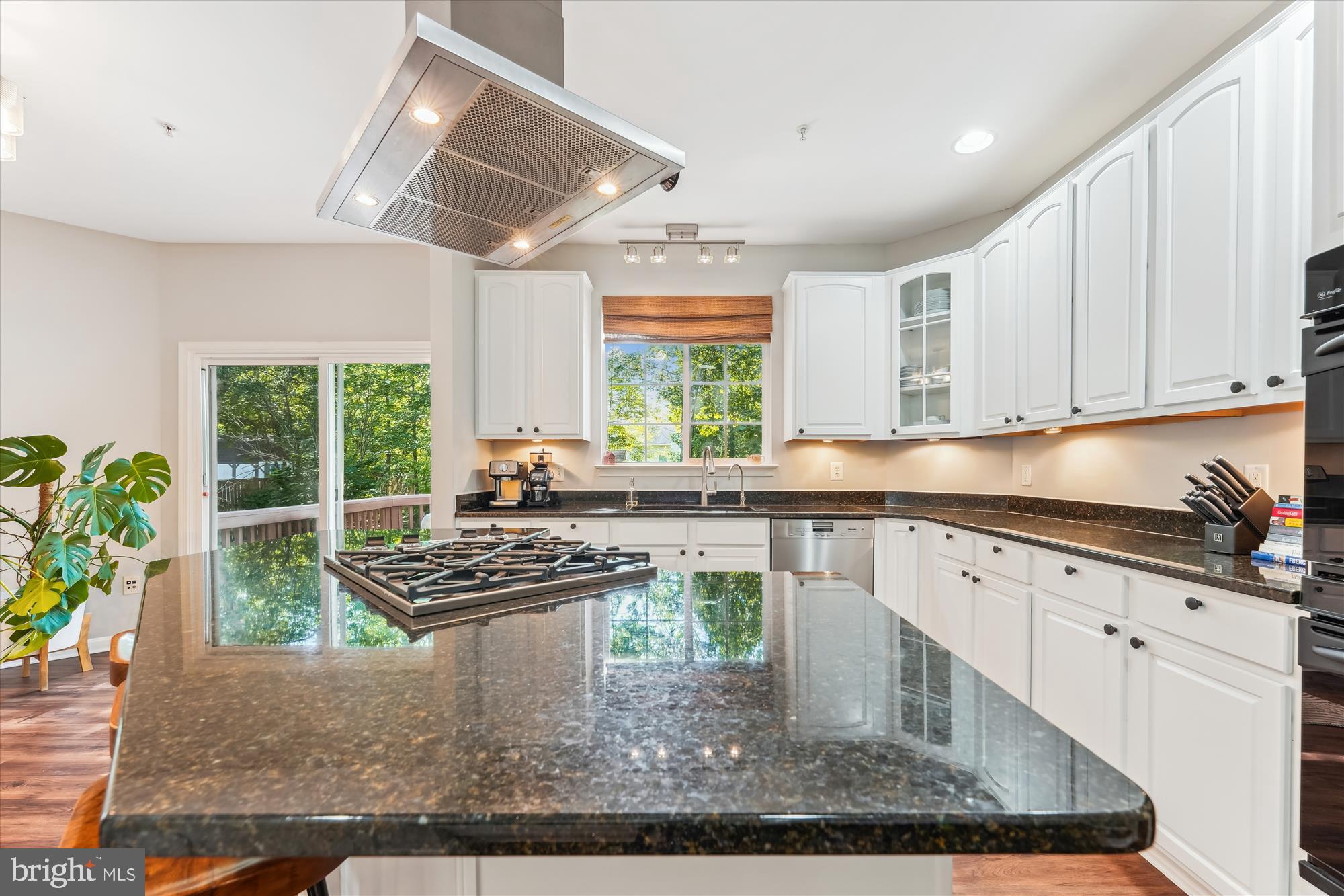 TANTALLON SQUARE - Residential