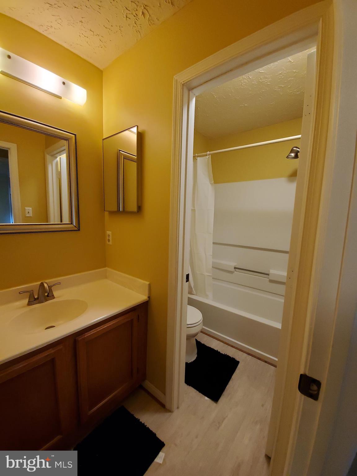 ST CHARLES HAMPSHIRE - Residential Lease