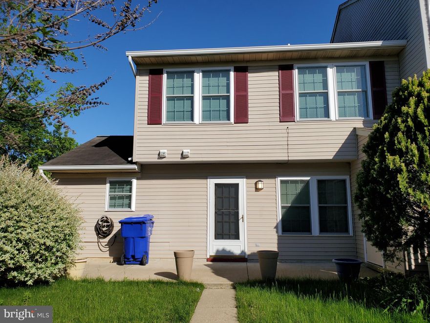 Welcome Home! This two story end unit town home is a must see! Featuring 3 Bedrooms and 2.5 Baths, Turn key ready!! Granite counter tops in Kitchen with EIK/Table space,  Fenced in Back Yard,  Large End Unit, with Family Rm . Only Minutes away from shopping and restaurants, or a short drive to the National Harbor, DC and Virginia.