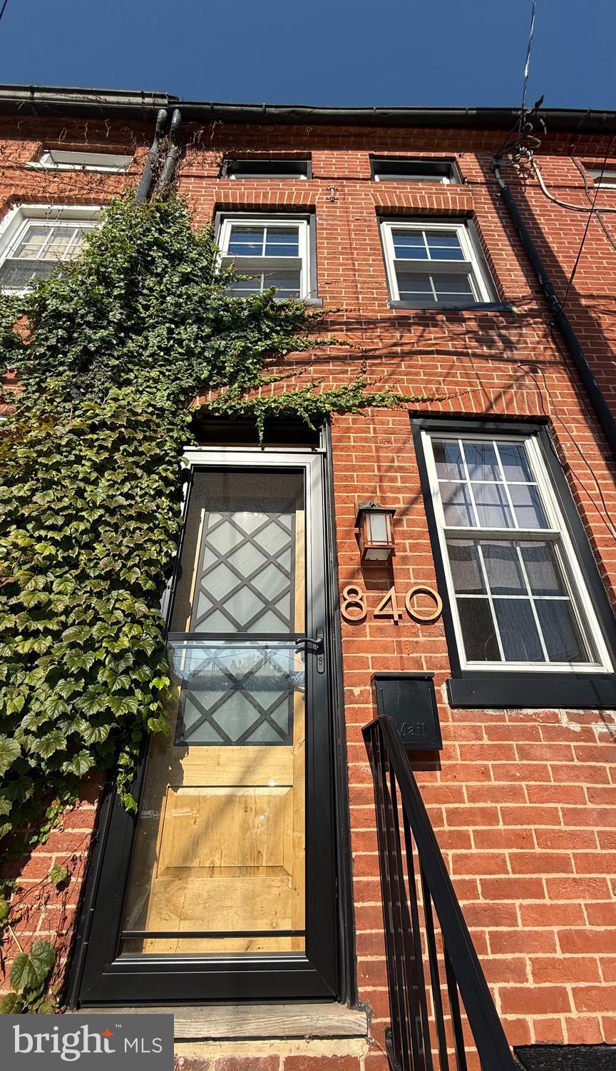 Welcome to 840 Tyson! Tucked on a quiet street, this 3 story rowhome is filled with charm and character. The home features 1 bedroom, 1.5 bathrooms, 2 working fireplaces, in-unit laundry, and a private rear patio!