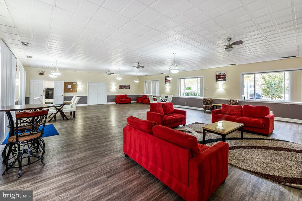 MEADOWS OF CHANTILLY - Residential