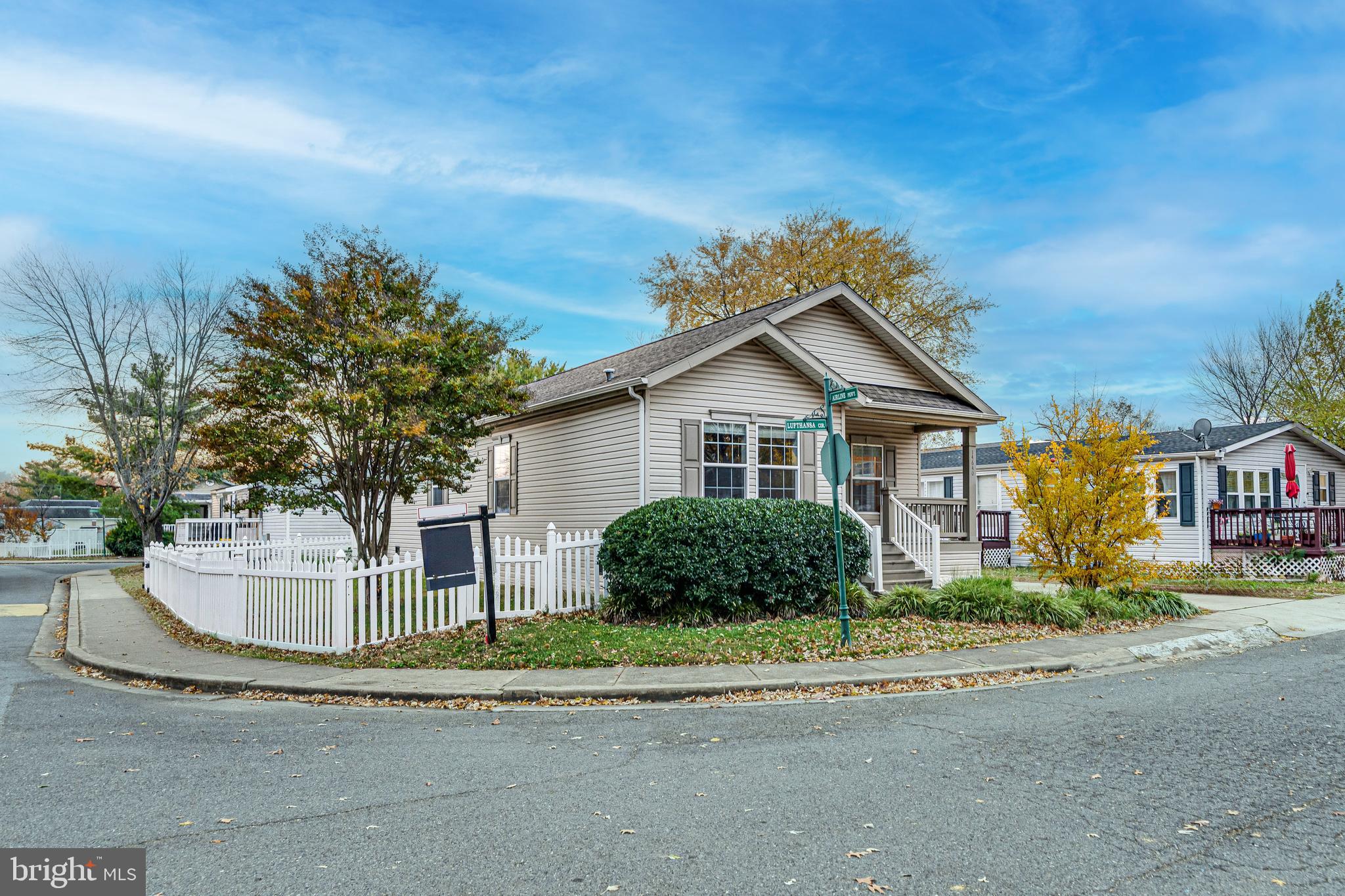 MEADOWS OF CHANTILLY - Residential