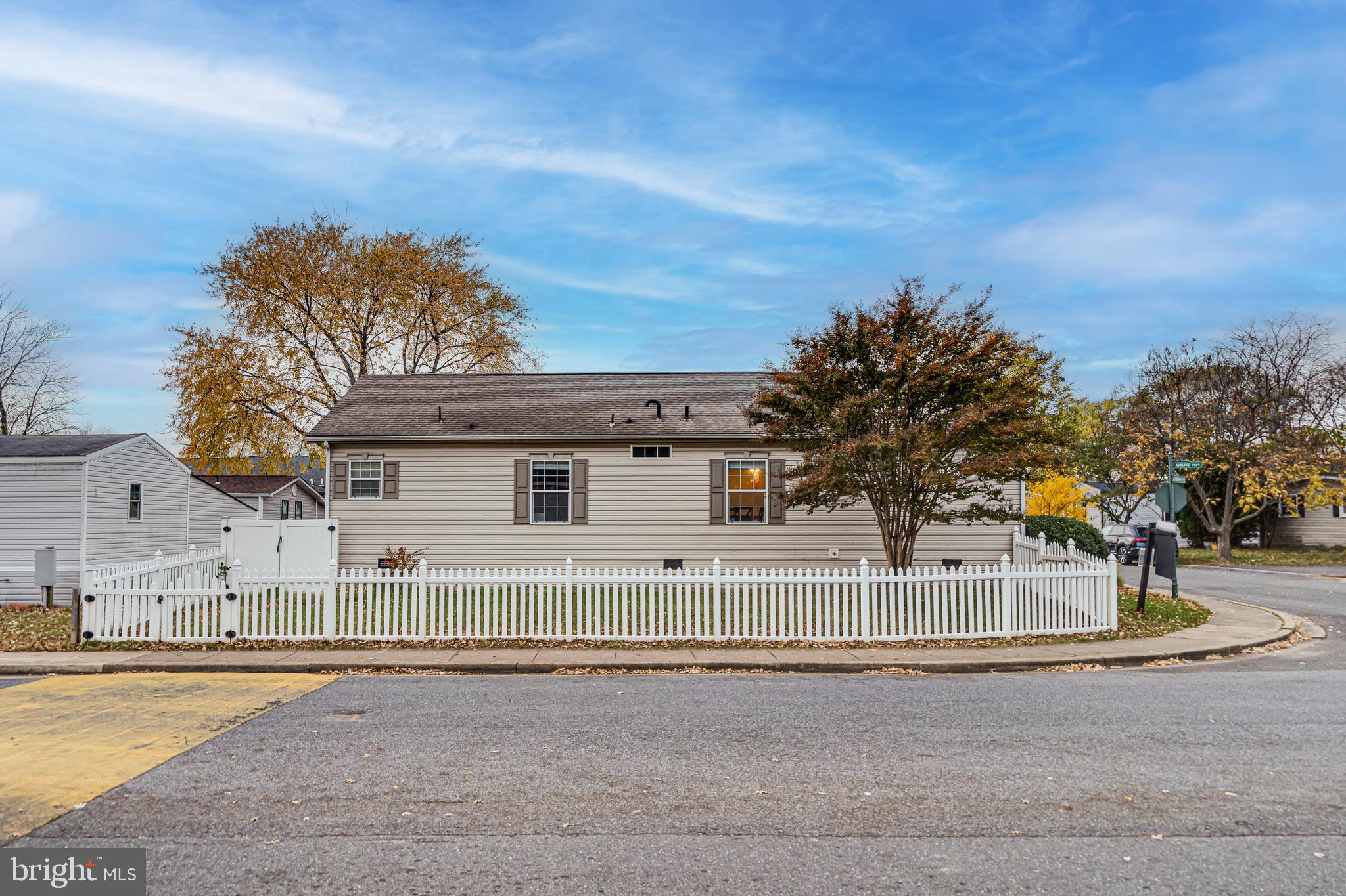 MEADOWS OF CHANTILLY - Residential