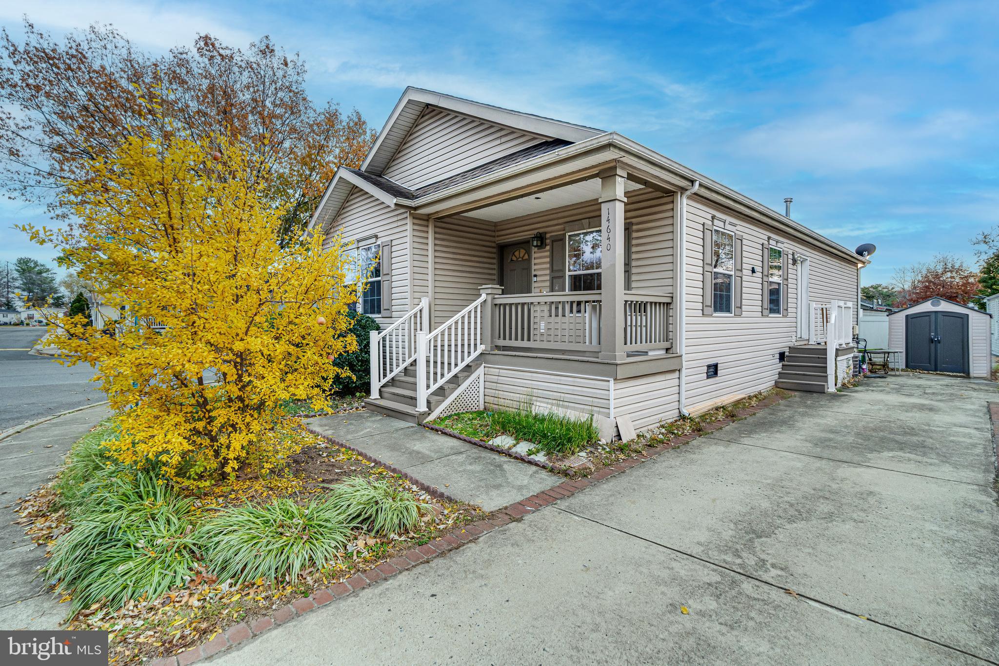 MEADOWS OF CHANTILLY - Residential