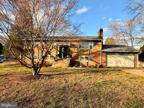 8907 FORT DRIVE MANASSAS VA 20110