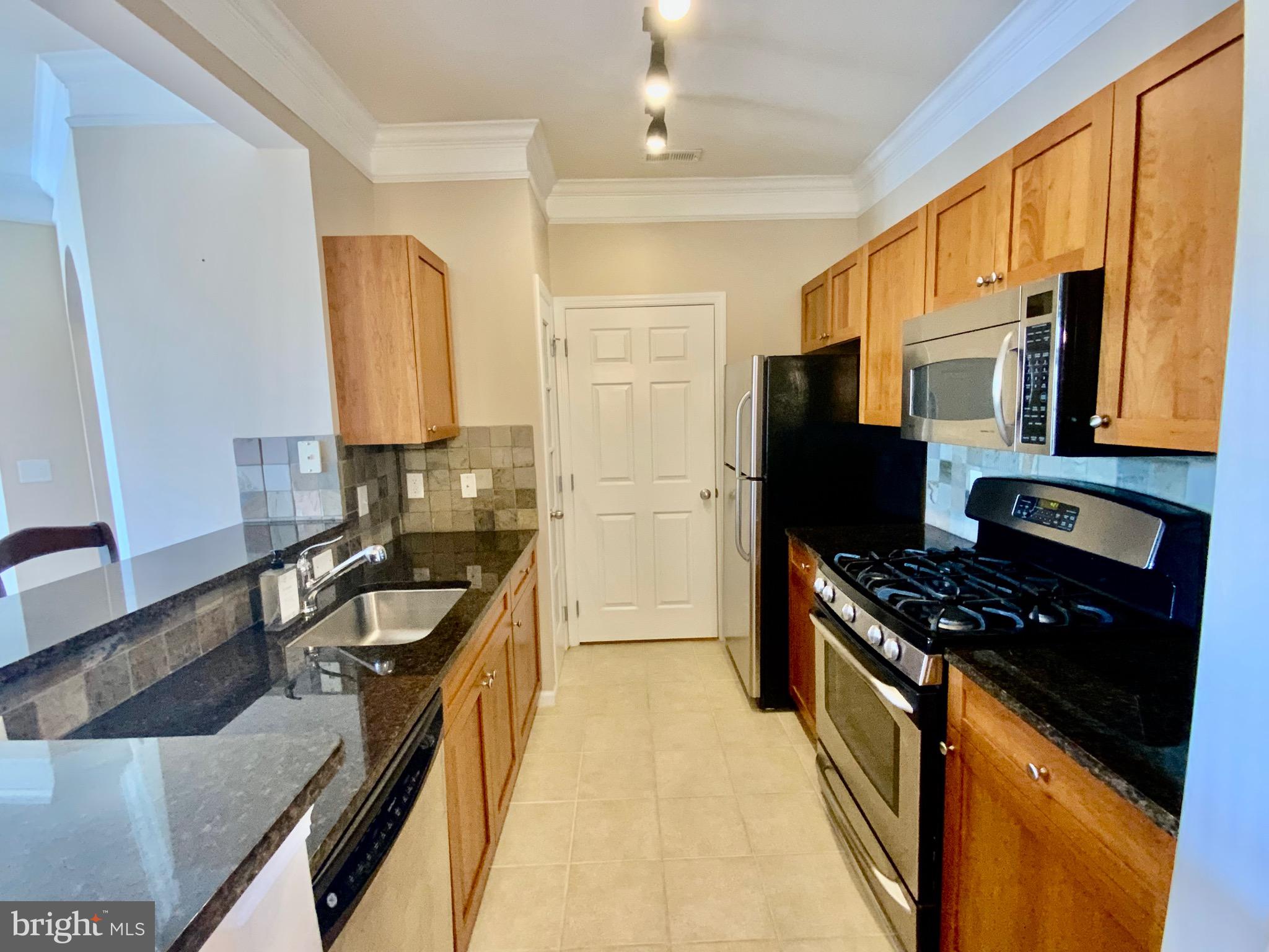 STRATFORD CLUB - Residential Lease
