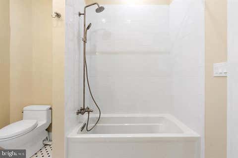 Townhouse For Rent - 2029 Walnut Street #3F<br/> PHILADELPHIA, PA 19103