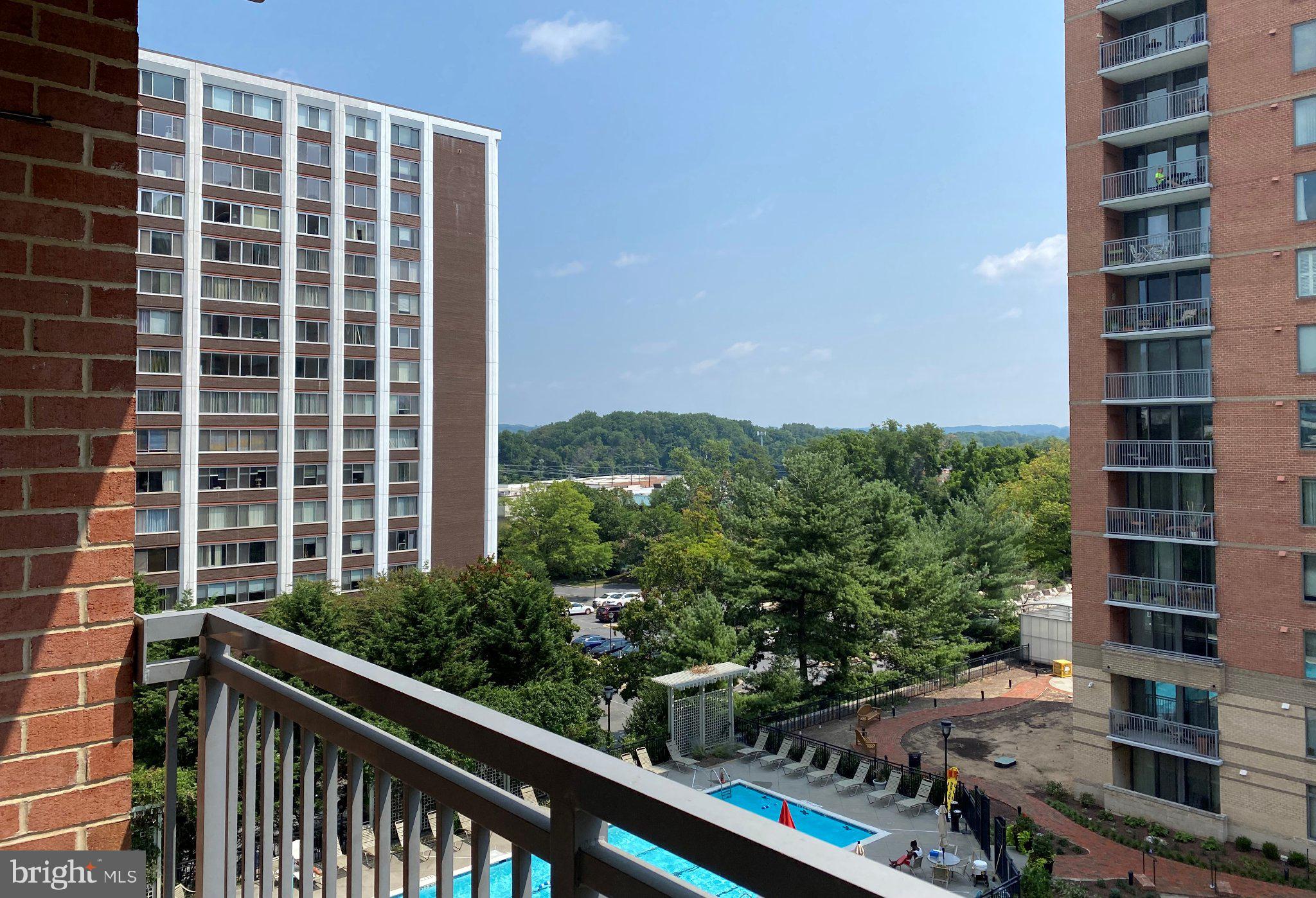GALLERY AT WHITE FLINT - Residential