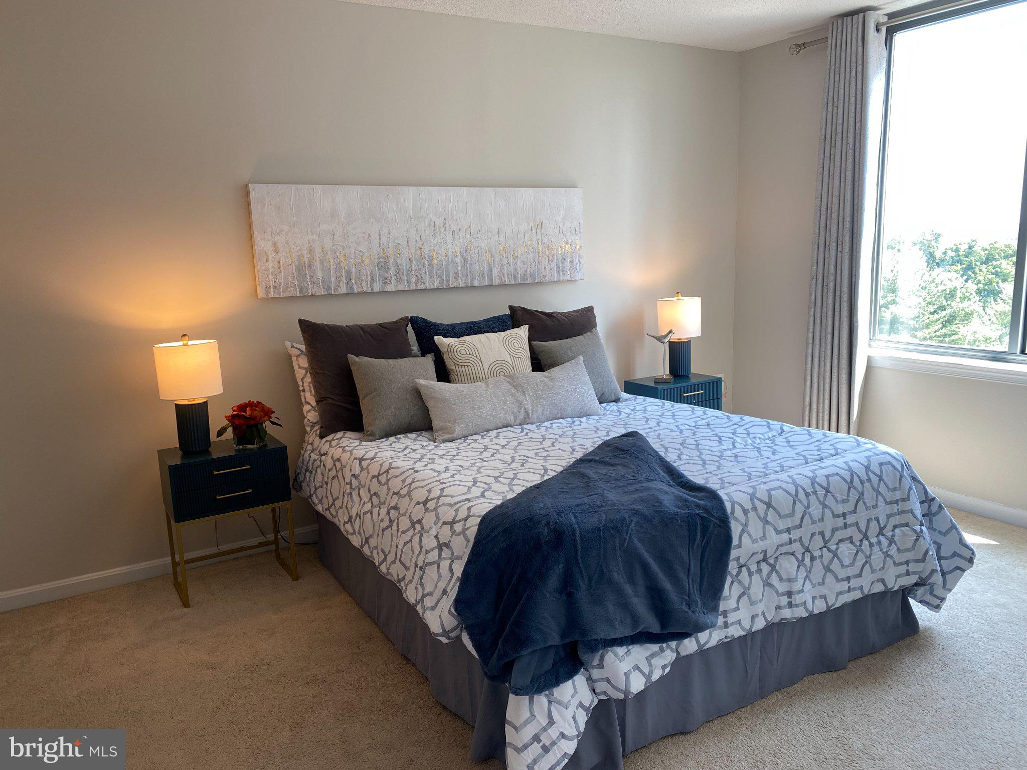 GALLERY AT WHITE FLINT - Residential