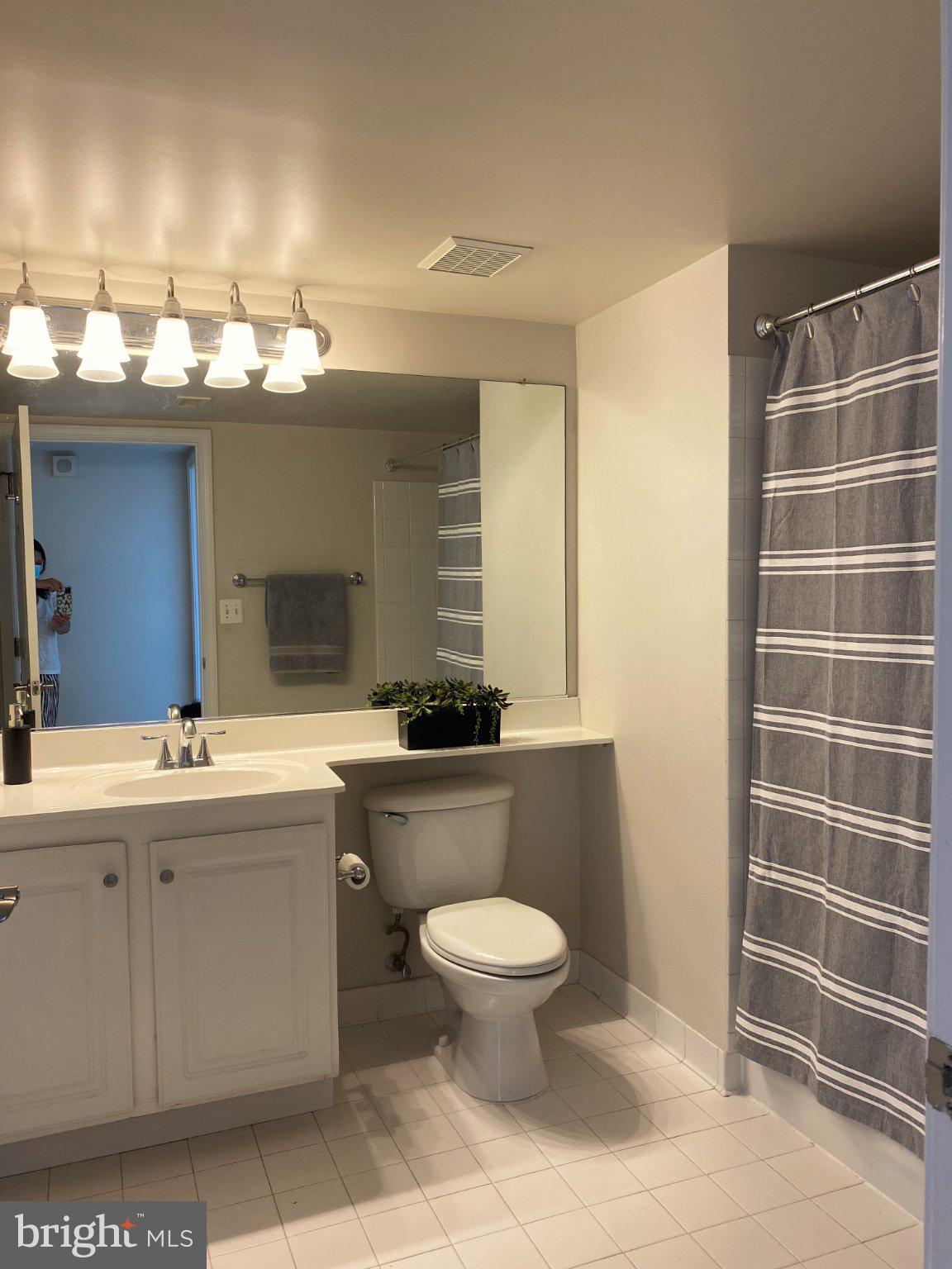 GALLERY AT WHITE FLINT - Residential