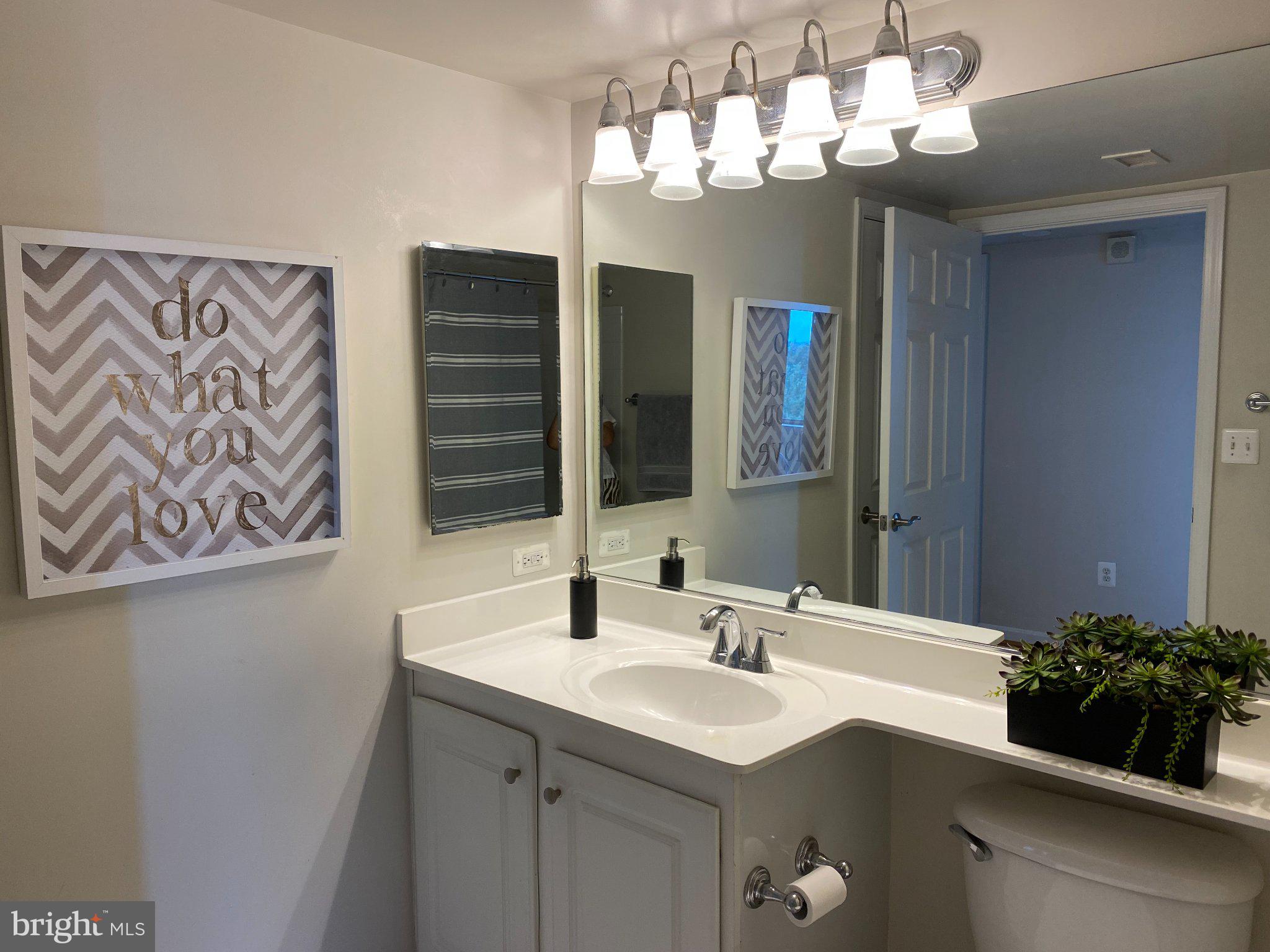 GALLERY AT WHITE FLINT - Residential