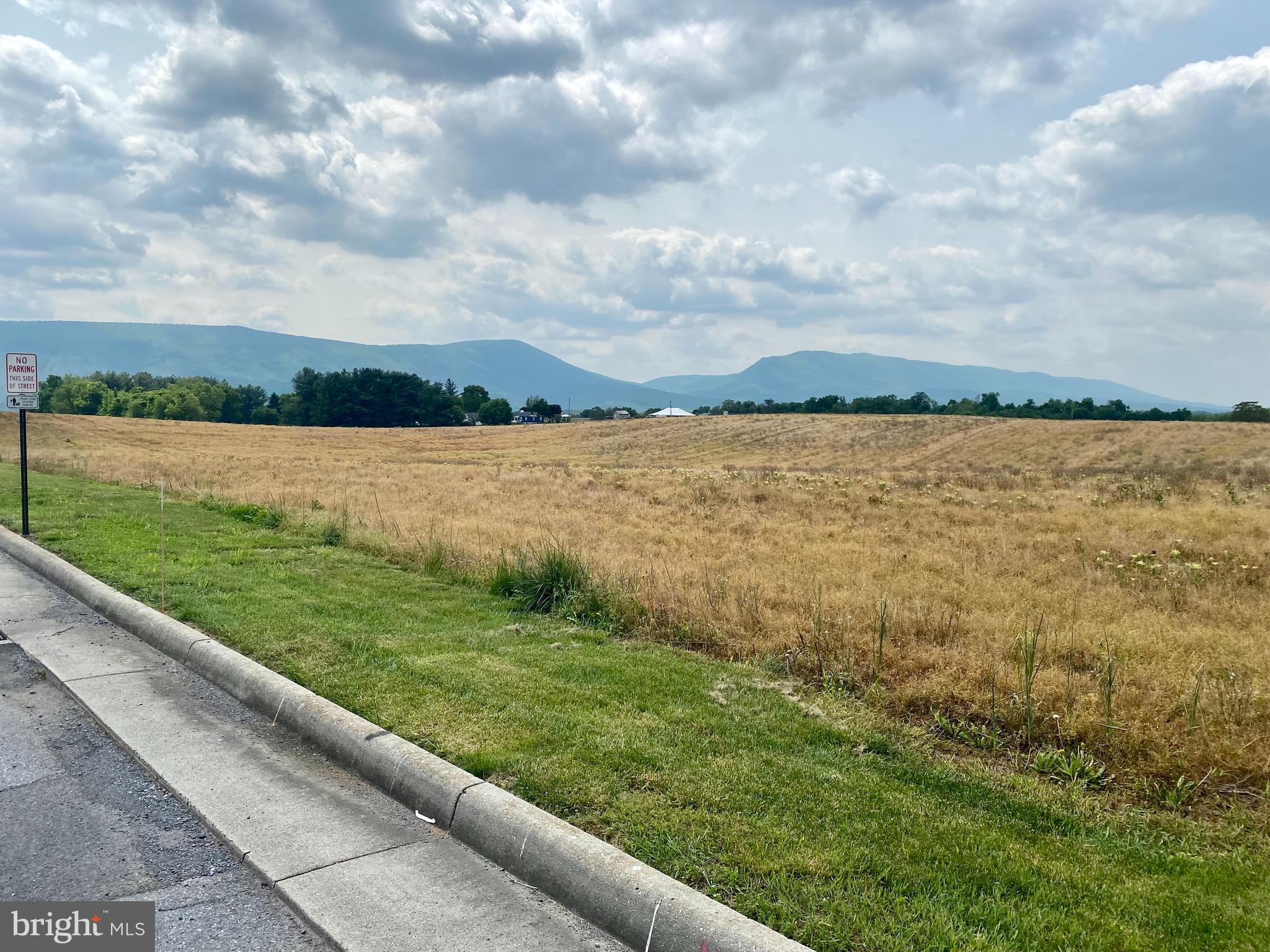 PARKSIDE VILLAGE - Residential