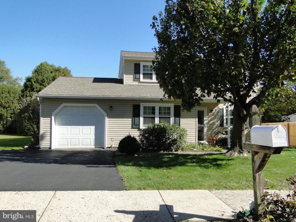 Photo of 276 Parkridge Drive, PERKASIE, PA 18944 (MLS # PABU2134132)