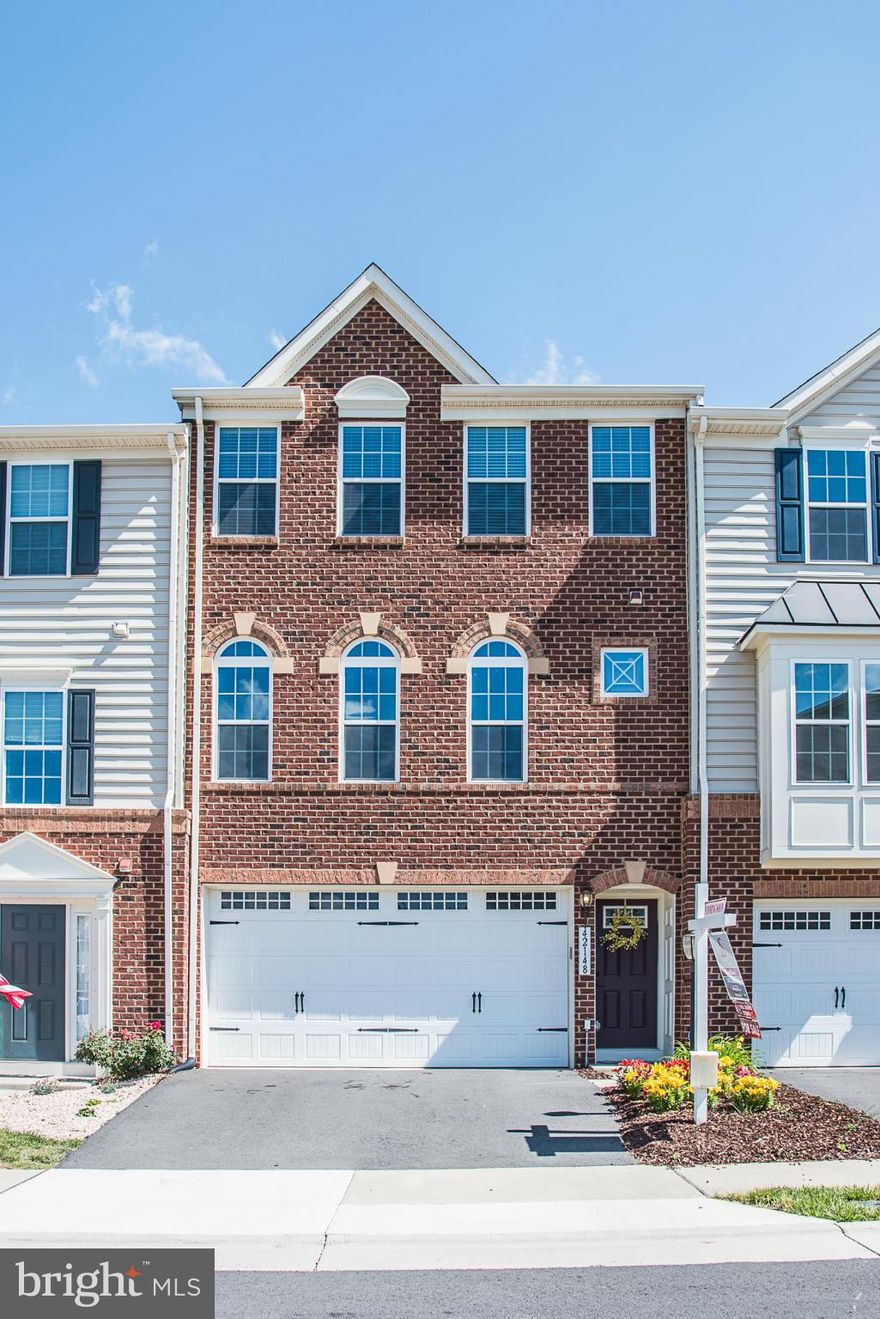 Pride of ownership shows in this immaculate 3BR, 3.5 BA Townhouse in highly sought after Dulles Farms Community! Gourmet Kitchen features granite counters, custom tile backsplash, stainless steel appliances, center island w/ breakfast bar.Walkout level Rec Room leads to fully fenced backyard. Close to shopping, restaurants and major roadways.
