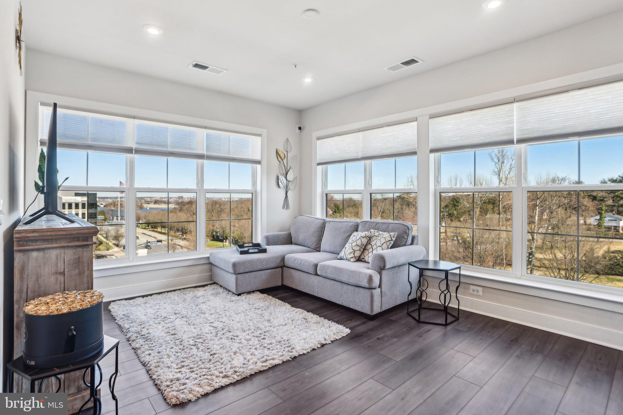 THE FLATS AT NATIONAL HARBOR - Residential