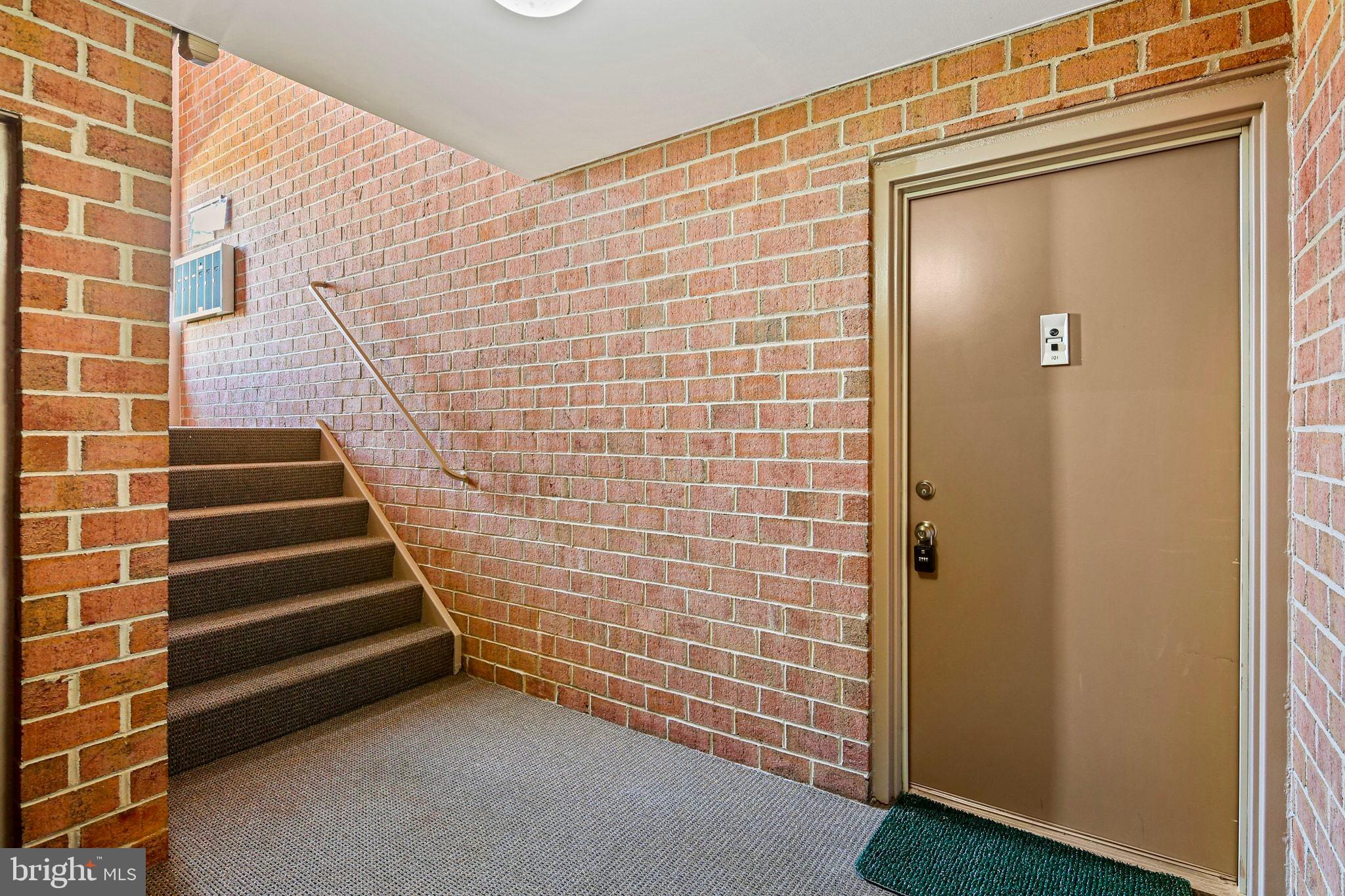 6 BALLINDINE COURT 101