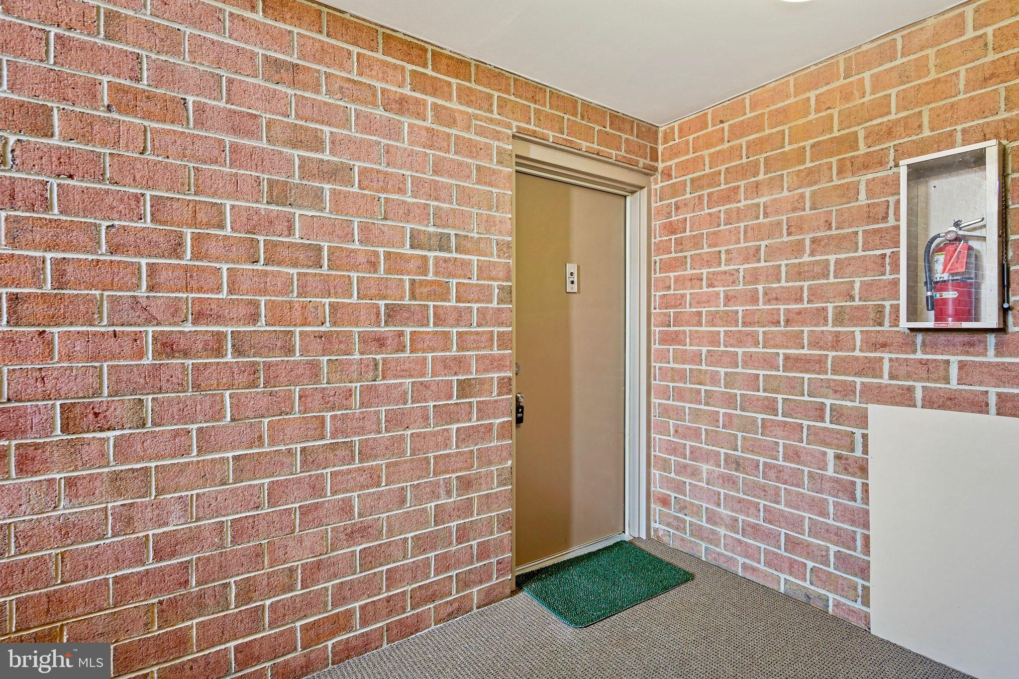 6 BALLINDINE COURT 101