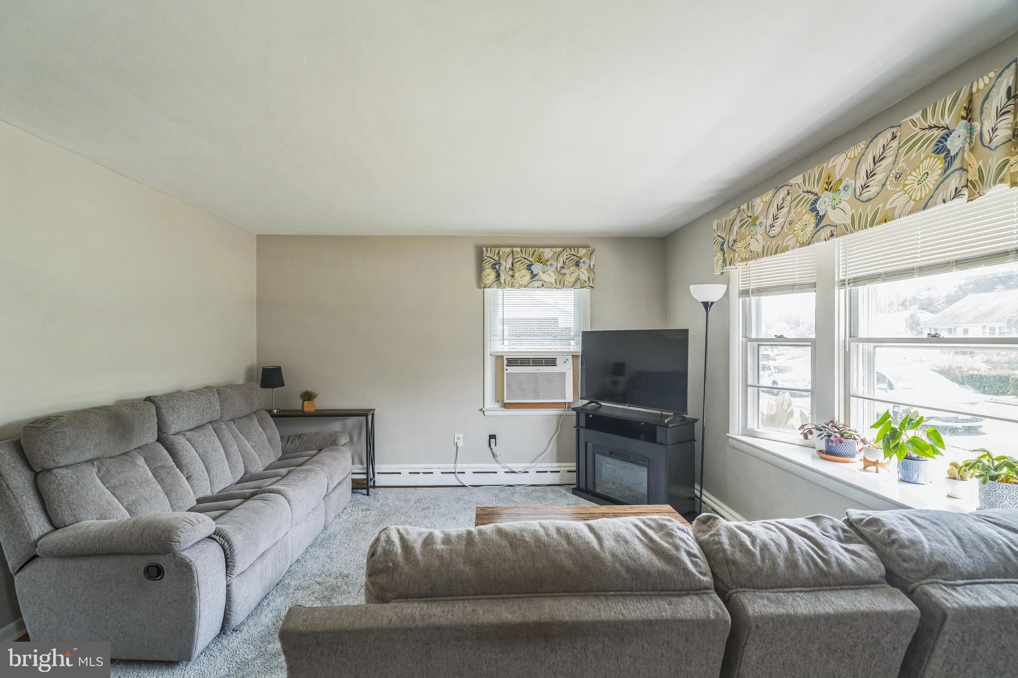 1523 CHERRY LANE