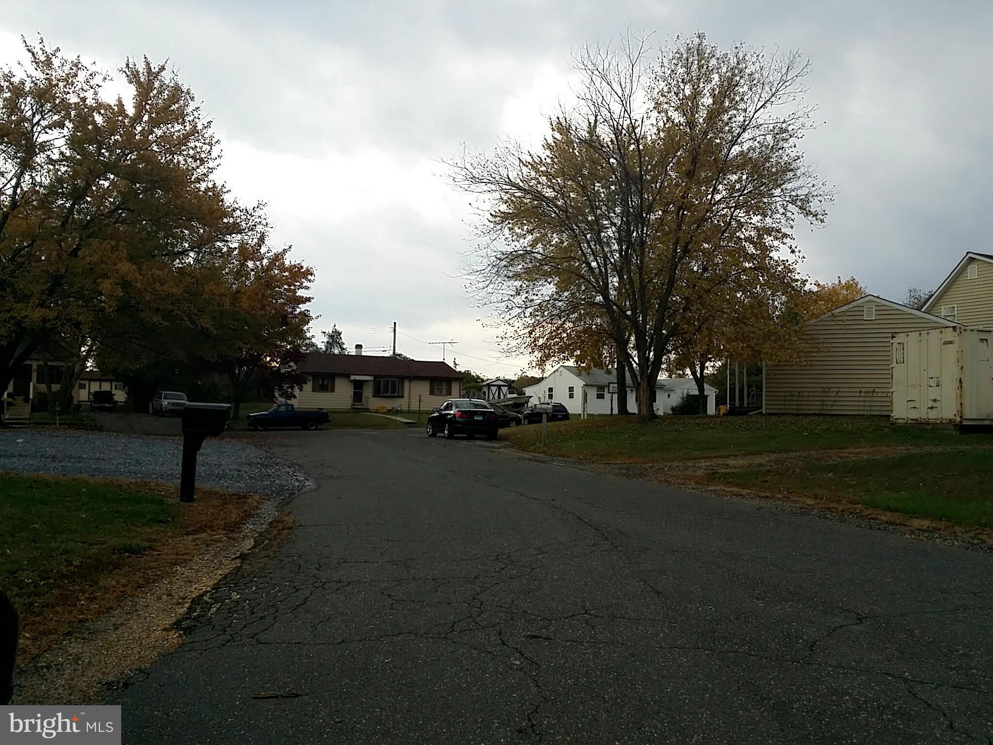 THREE MILE OAK - Residential