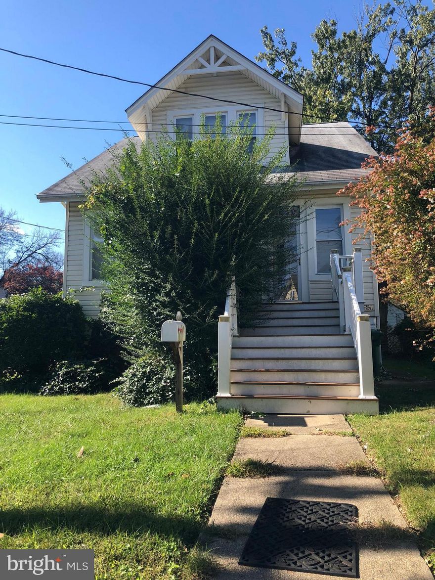 PRICE APPROVED BY LENDER! Great for Investor! Needs work. Being sold as-is; Subject to third party approval.