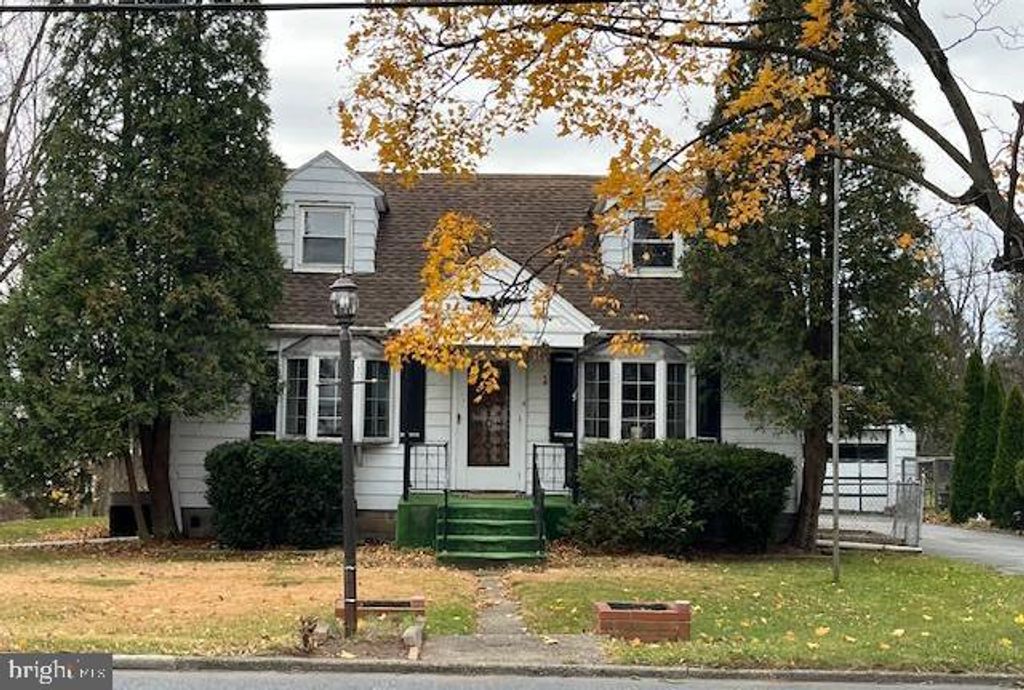 Photo of 6221 Blue Bird Avenue, HARRISBURG, PA 17112 (MLS # PADA2051744)