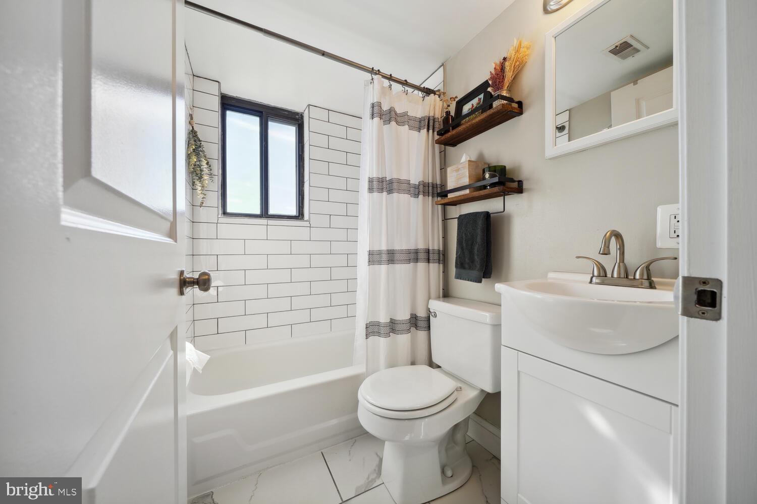 COUNTRY CLUB GREEN - Residential