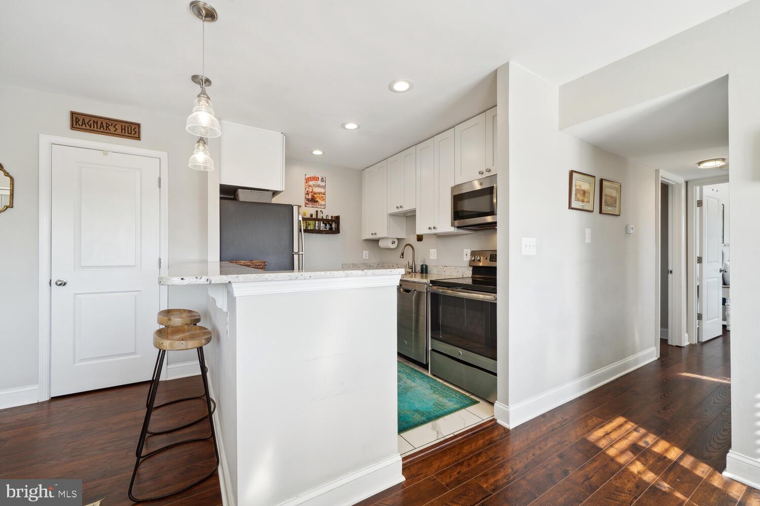 COUNTRY CLUB GREEN - Residential