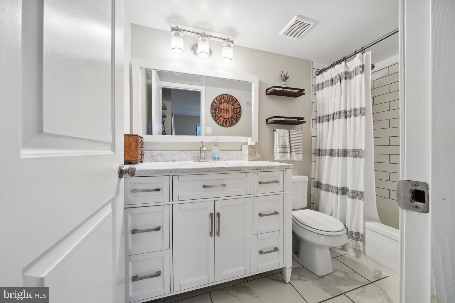 COUNTRY CLUB GREEN - Residential