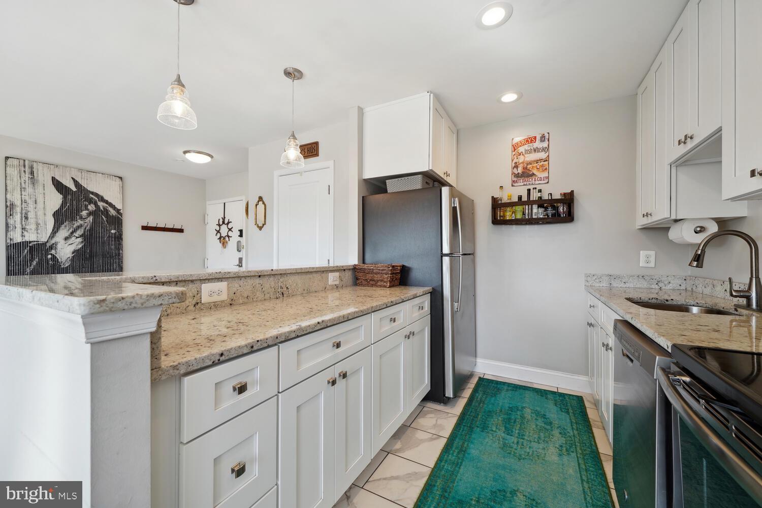 COUNTRY CLUB GREEN - Residential