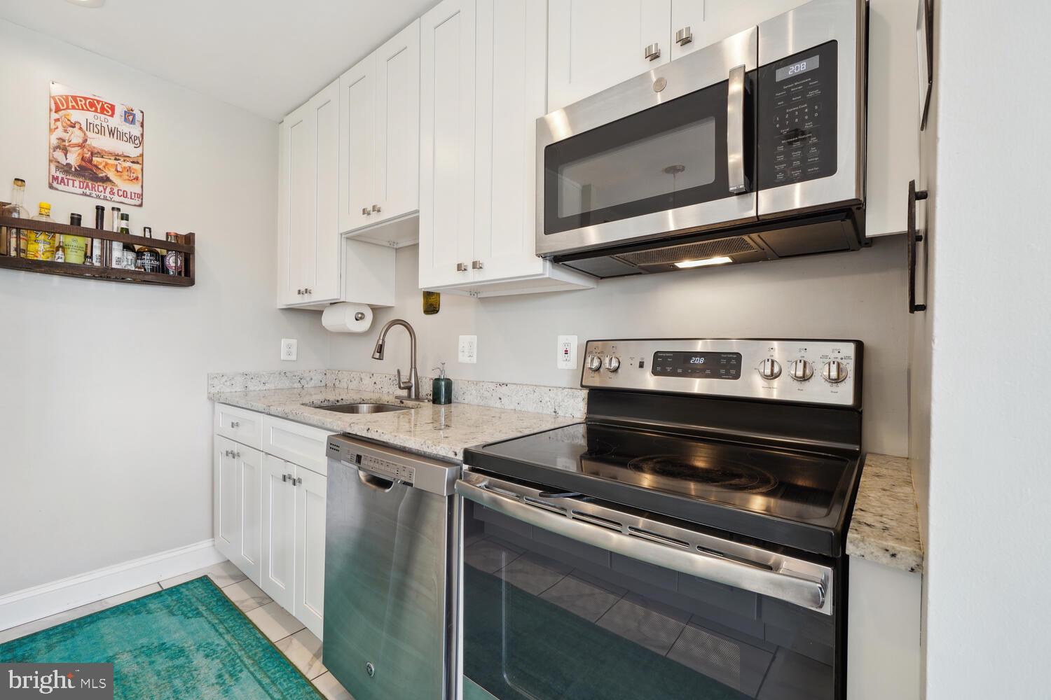 COUNTRY CLUB GREEN - Residential