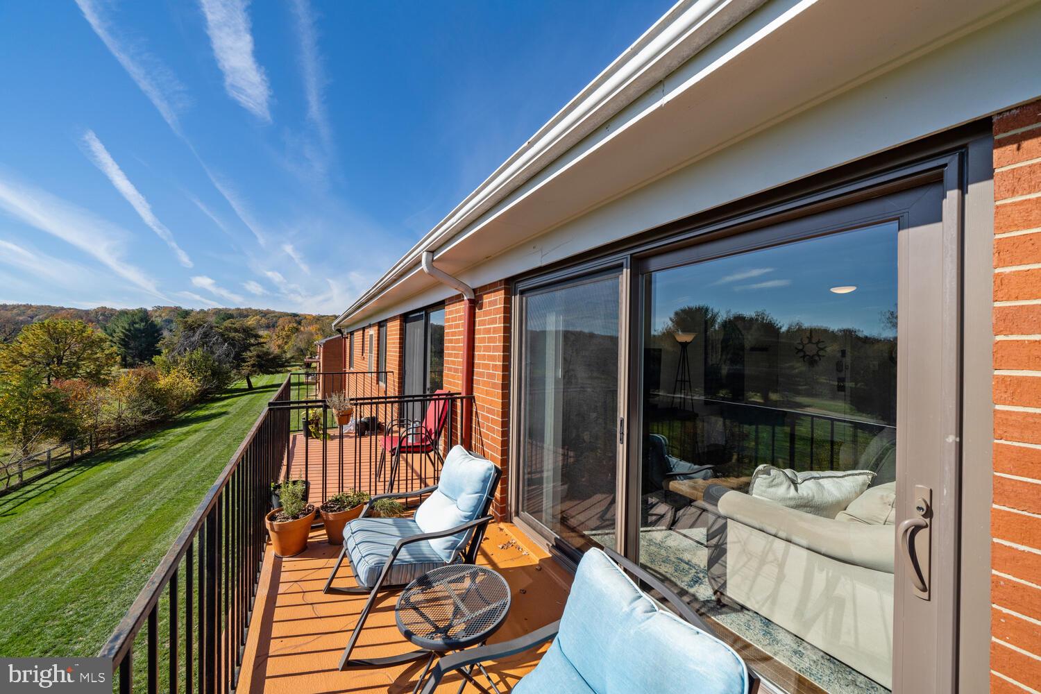 COUNTRY CLUB GREEN - Residential