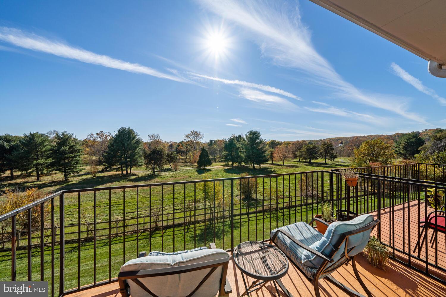 COUNTRY CLUB GREEN - Residential